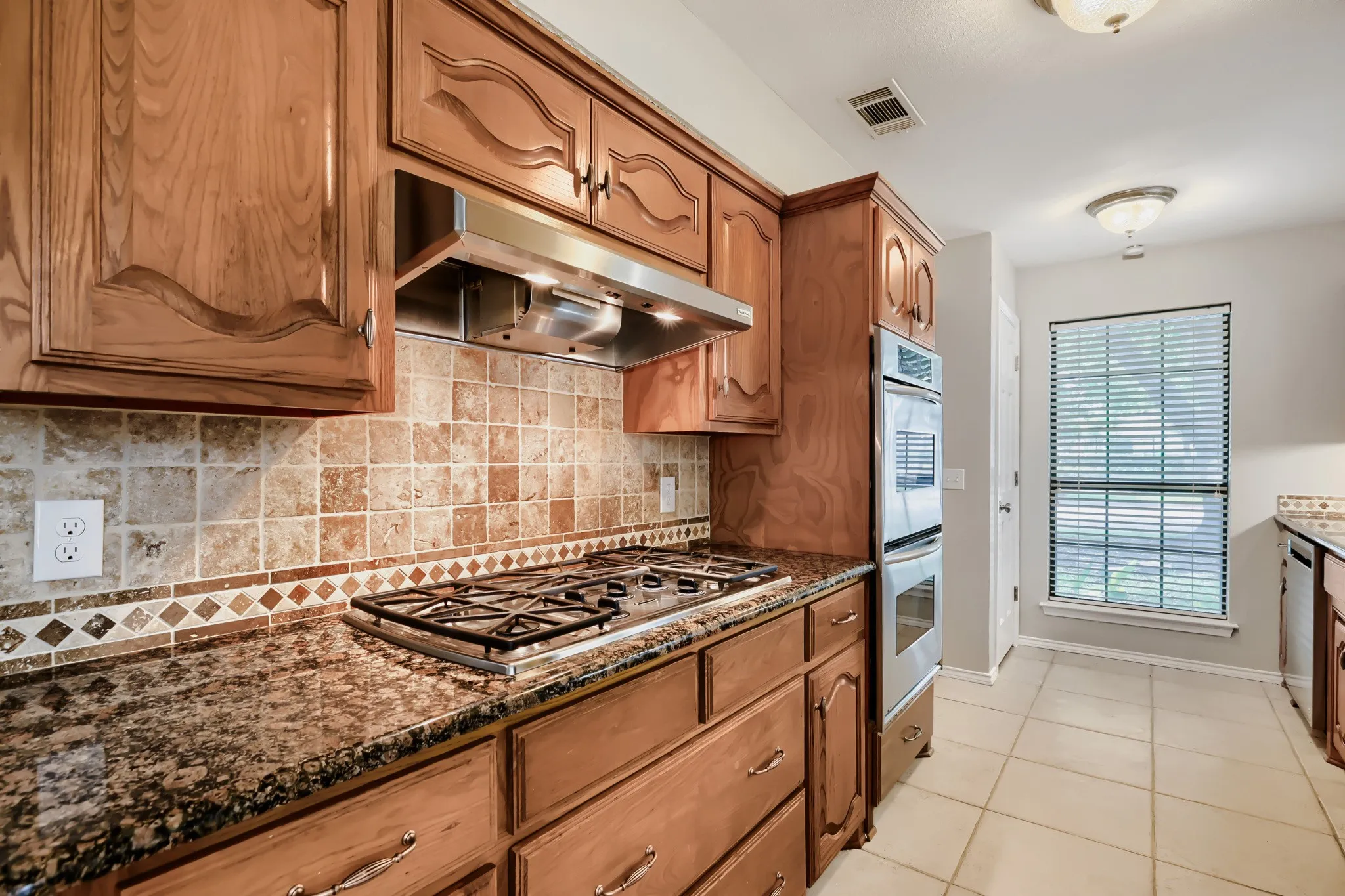 Single Family Residence For Sale in Collin County , 1701 Baffin Bay Drive, Plano, Texas 75075, 3 Bedroom, 2 Bathroom, 2 Garage spaces, 1,839 Sqft, built in 1979, mls#21184303, Real Estate Agent in Plano, Homes For Sale in Collin county, Homes For Sale in Plano, Realtor in Plano Texas, Real Estate Brokerage Independent Realty Texas, Luminita Cordes Realtor