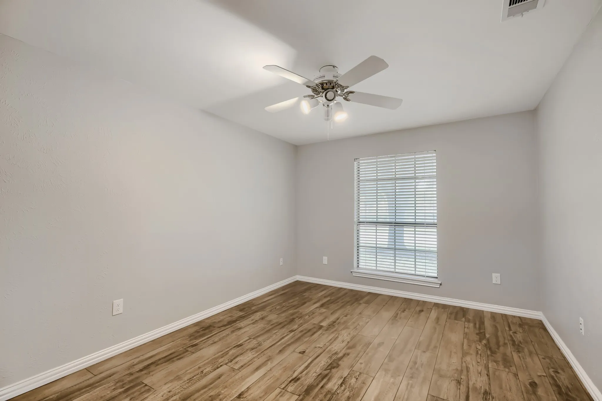 Single Family Residence For Sale in Collin County , 1701 Baffin Bay Drive, Plano, Texas 75075, 3 Bedroom, 2 Bathroom, 2 Garage spaces, 1,839 Sqft, built in 1979, mls#21184303, Real Estate Agent in Plano, Homes For Sale in Collin county, Homes For Sale in Plano, Realtor in Plano Texas, Real Estate Brokerage Independent Realty Texas, Luminita Cordes Realtor