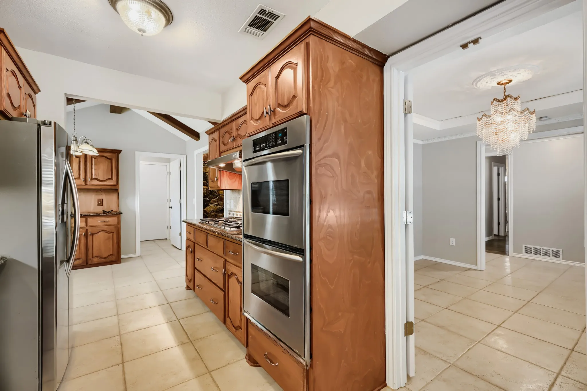 Single Family Residence For Sale in Collin County , 1701 Baffin Bay Drive, Plano, Texas 75075, 3 Bedroom, 2 Bathroom, 2 Garage spaces, 1,839 Sqft, built in 1979, mls#21184303, Real Estate Agent in Plano, Homes For Sale in Collin county, Homes For Sale in Plano, Realtor in Plano Texas, Real Estate Brokerage Independent Realty Texas, Luminita Cordes Realtor