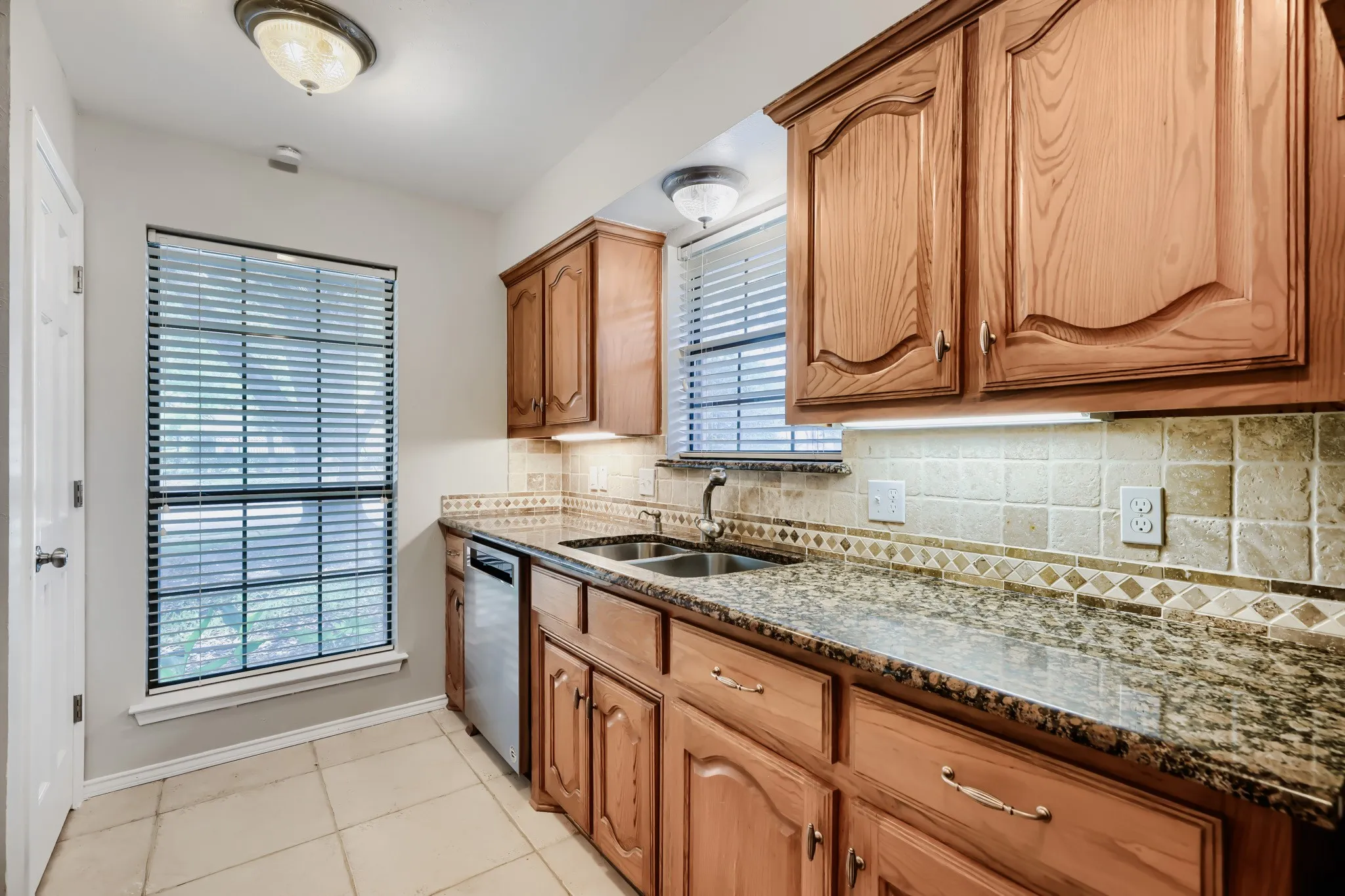 Single Family Residence For Sale in Collin County , 1701 Baffin Bay Drive, Plano, Texas 75075, 3 Bedroom, 2 Bathroom, 2 Garage spaces, 1,839 Sqft, built in 1979, mls#21184303, Real Estate Agent in Plano, Homes For Sale in Collin county, Homes For Sale in Plano, Realtor in Plano Texas, Real Estate Brokerage Independent Realty Texas, Luminita Cordes Realtor