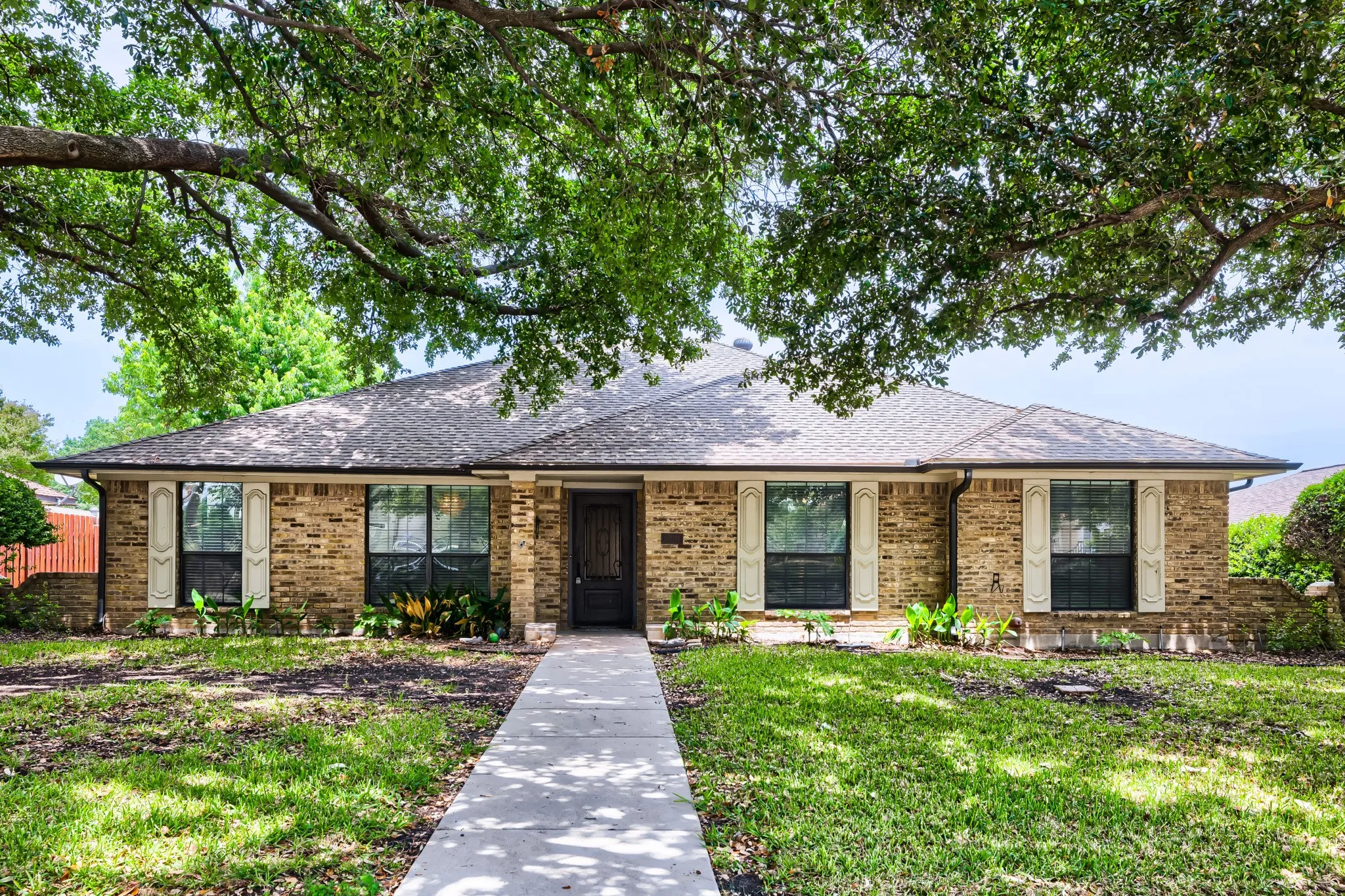 Single Family Residence For Sale in Collin County , 1701 Baffin Bay Drive, Plano, Texas 75075, 3 Bedroom, 2 Bathroom, 2 Garage spaces, 1,839 Sqft, built in 1979, mls#21184303, Real Estate Agent in Plano, Homes For Sale in Collin county, Homes For Sale in Plano, Realtor in Plano Texas, Real Estate Brokerage Independent Realty Texas, Luminita Cordes Realtor