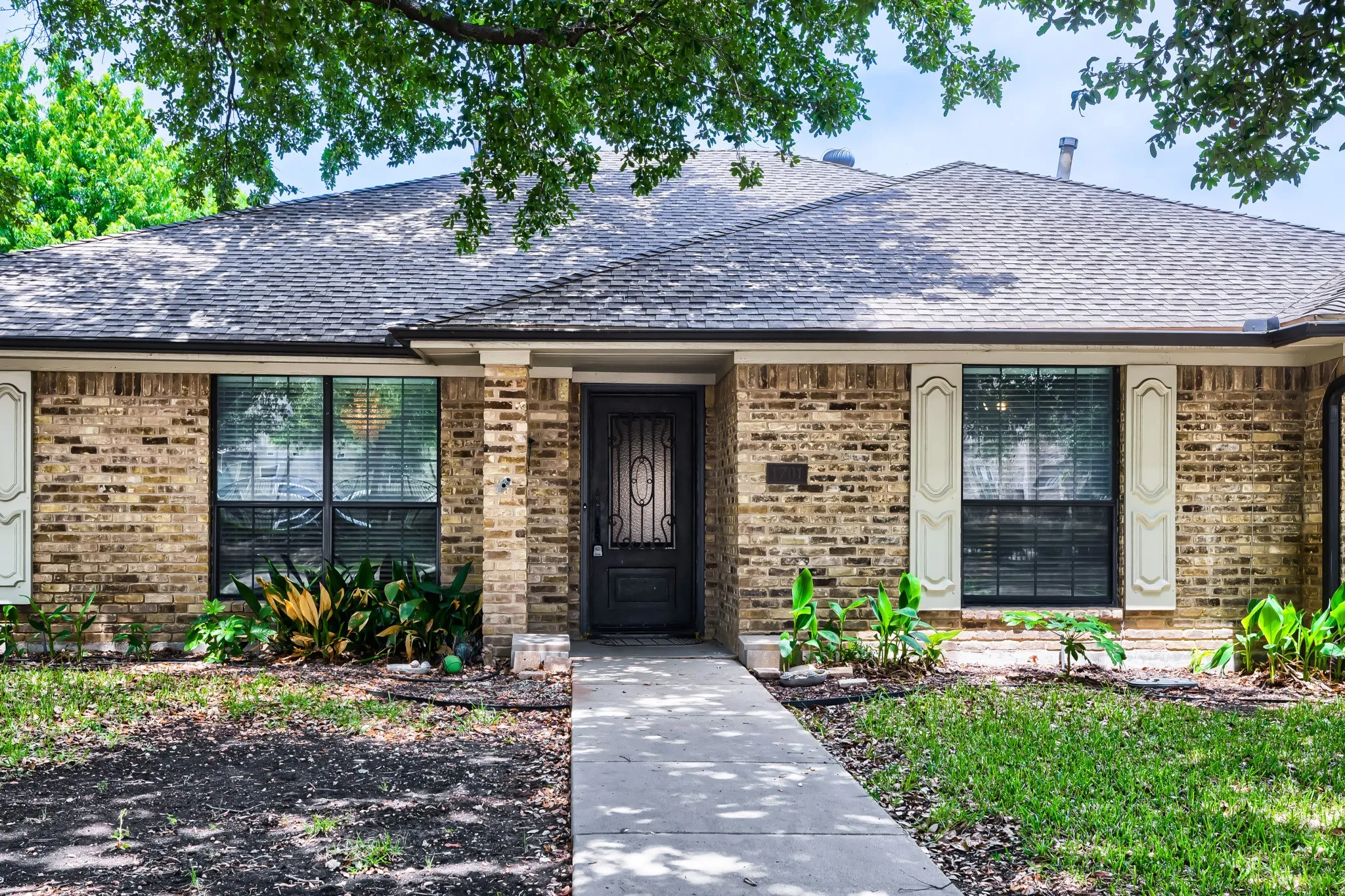Single Family Residence For Sale in Collin County , 1701 Baffin Bay Drive, Plano, Texas 75075, 3 Bedroom, 2 Bathroom, 2 Garage spaces, 1,839 Sqft, built in 1979, mls#21184303, Real Estate Agent in Plano, Homes For Sale in Collin county, Homes For Sale in Plano, Realtor in Plano Texas, Real Estate Brokerage Independent Realty Texas, Luminita Cordes Realtor