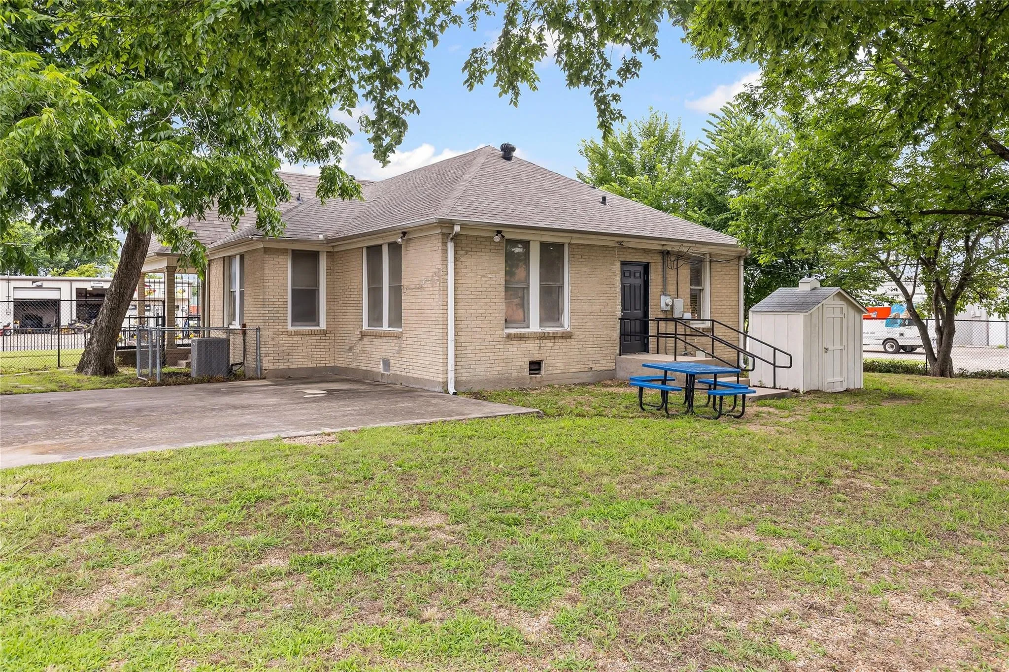Office For Sale in Hunt County , 3503 Stonewall Street, Greenville, Texas 75401, 0, 0, Garage spaces, 0 Sqft, built in 1975, Price $280,250, mls#21266745, Real Estate Agent in Greenville, Homes For Sale in Hunt county, Homes For Sale in Greenville, Realtor in Greenville Texas, Real Estate Brokerage Independent Realty Texas, Luminita Cordes Realtor