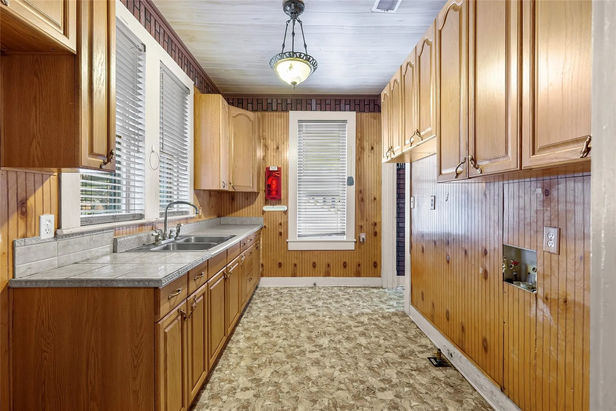 Office For Sale in Hunt County , 3503 Stonewall Street, Greenville, Texas 75401, 0, 0, Garage spaces, 0 Sqft, built in 1975, Price $280,250, mls#21266745, Real Estate Agent in Greenville, Homes For Sale in Hunt county, Homes For Sale in Greenville, Realtor in Greenville Texas, Real Estate Brokerage Independent Realty Texas, Luminita Cordes Realtor