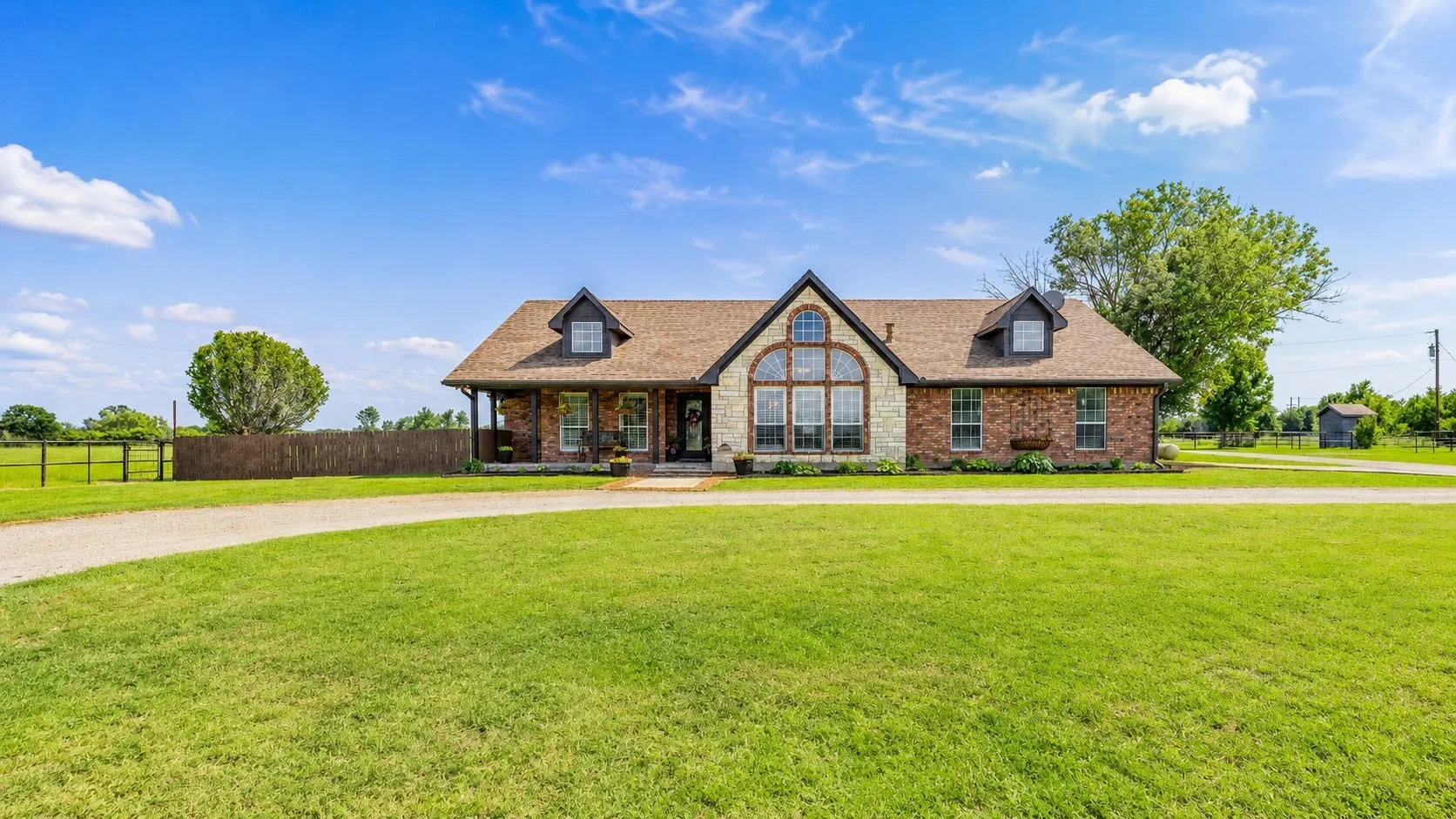 Farm For Sale in Grayson County , 426 Heironimus Lane, Denison, Texas 75020, 4 Bedroom, 2 Bathroom, 2 Garage spaces, 2,544 Sqft, built in 2001, mls#21242076, Real Estate Agent in Denison, Homes For Sale in Grayson county, Homes For Sale in Denison, Realtor in Denison Texas, Real Estate Brokerage Independent Realty Texas, Luminita Cordes Realtor