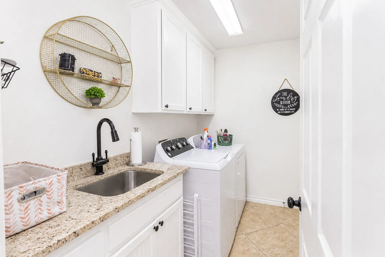 Farm For Sale in Grayson County , 426 Heironimus Lane, Denison, Texas 75020, 4 Bedroom, 2 Bathroom, 2 Garage spaces, 2,544 Sqft, built in 2001, mls#21242076, Real Estate Agent in Denison, Homes For Sale in Grayson county, Homes For Sale in Denison, Realtor in Denison Texas, Real Estate Brokerage Independent Realty Texas, Luminita Cordes Realtor