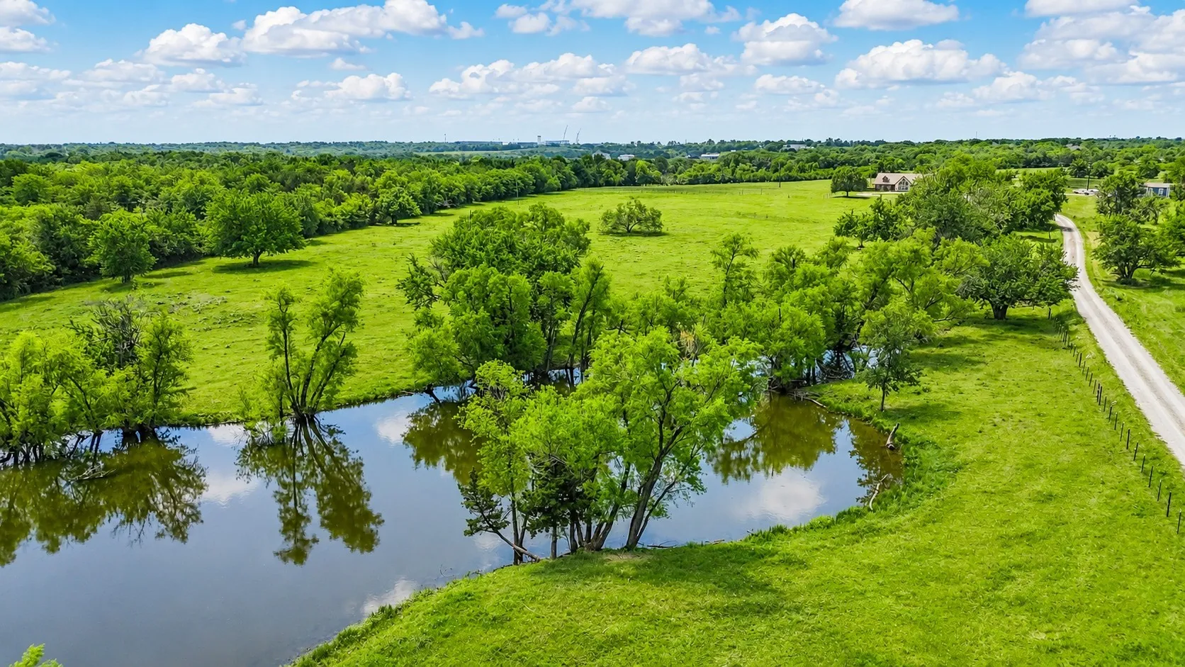 Farm For Sale in Grayson County , 426 Heironimus Lane, Denison, Texas 75020, 4 Bedroom, 2 Bathroom, 2 Garage spaces, 2,544 Sqft, built in 2001, mls#21242076, Real Estate Agent in Denison, Homes For Sale in Grayson county, Homes For Sale in Denison, Realtor in Denison Texas, Real Estate Brokerage Independent Realty Texas, Luminita Cordes Realtor