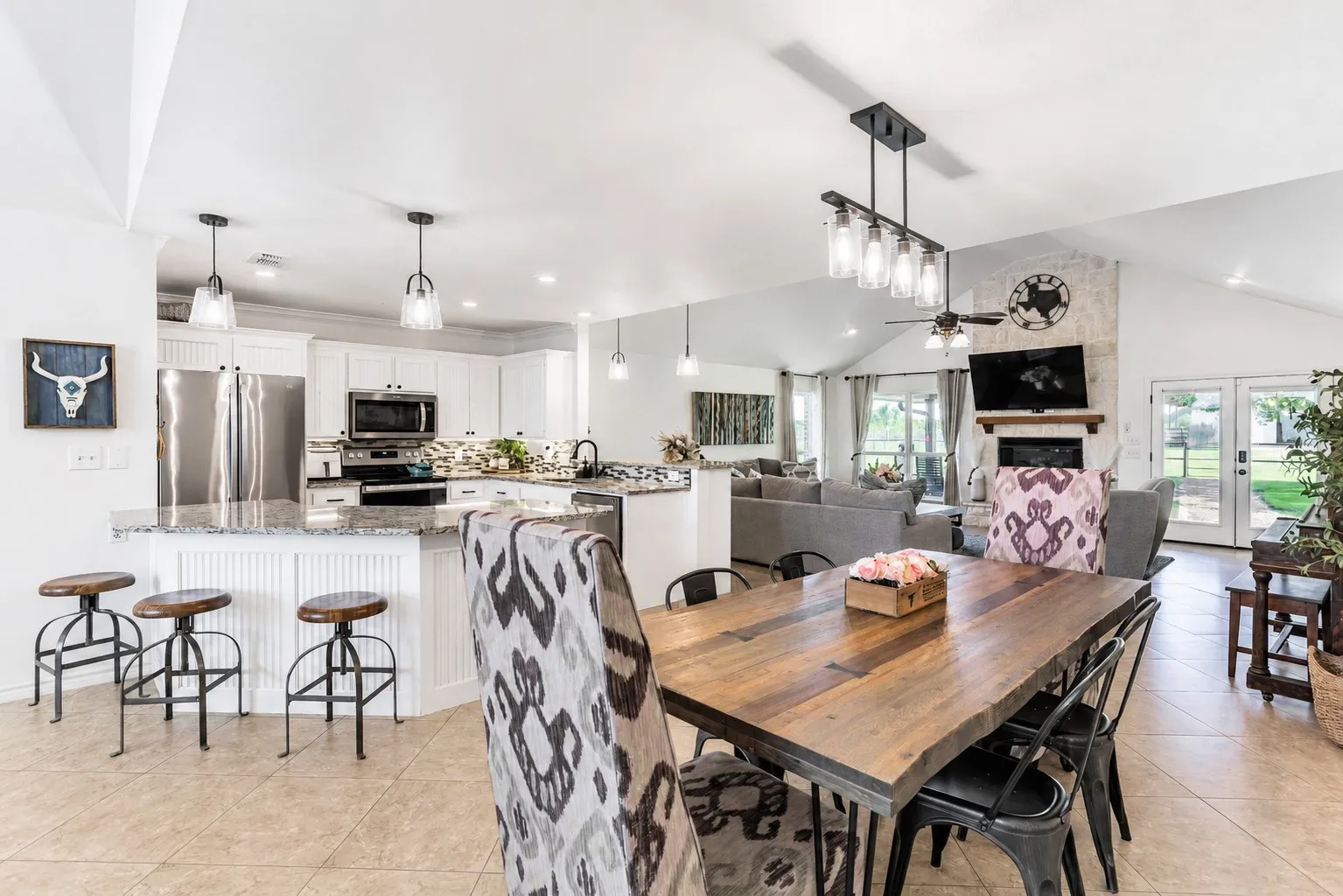 Farm For Sale in Grayson County , 426 Heironimus Lane, Denison, Texas 75020, 4 Bedroom, 2 Bathroom, 2 Garage spaces, 2,544 Sqft, built in 2001, mls#21242076, Real Estate Agent in Denison, Homes For Sale in Grayson county, Homes For Sale in Denison, Realtor in Denison Texas, Real Estate Brokerage Independent Realty Texas, Luminita Cordes Realtor