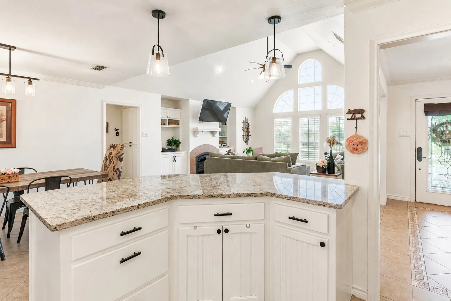 Farm For Sale in Grayson County , 426 Heironimus Lane, Denison, Texas 75020, 4 Bedroom, 2 Bathroom, 2 Garage spaces, 2,544 Sqft, built in 2001, mls#21242076, Real Estate Agent in Denison, Homes For Sale in Grayson county, Homes For Sale in Denison, Realtor in Denison Texas, Real Estate Brokerage Independent Realty Texas, Luminita Cordes Realtor