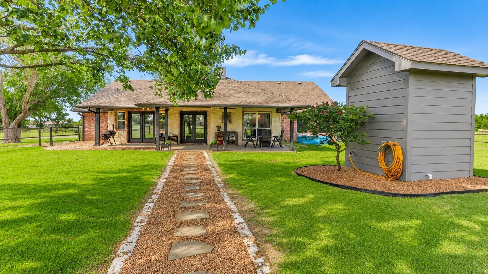 Farm For Sale in Grayson County , 426 Heironimus Lane, Denison, Texas 75020, 4 Bedroom, 2 Bathroom, 2 Garage spaces, 2,544 Sqft, built in 2001, mls#21242076, Real Estate Agent in Denison, Homes For Sale in Grayson county, Homes For Sale in Denison, Realtor in Denison Texas, Real Estate Brokerage Independent Realty Texas, Luminita Cordes Realtor