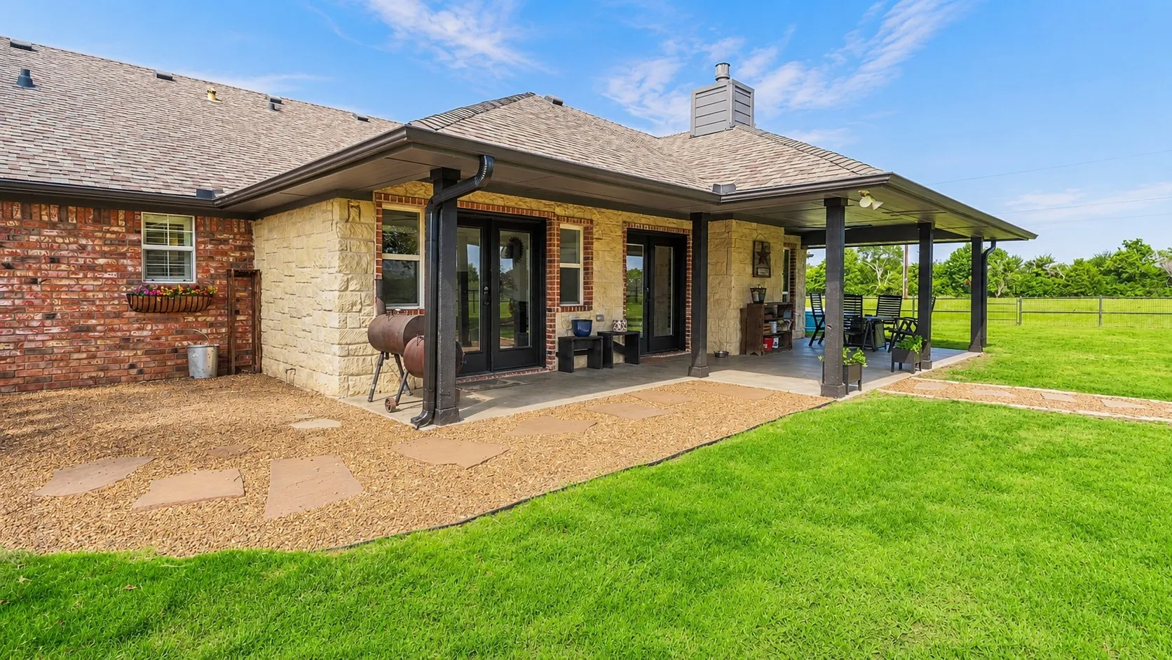 Farm For Sale in Grayson County , 426 Heironimus Lane, Denison, Texas 75020, 4 Bedroom, 2 Bathroom, 2 Garage spaces, 2,544 Sqft, built in 2001, mls#21242076, Real Estate Agent in Denison, Homes For Sale in Grayson county, Homes For Sale in Denison, Realtor in Denison Texas, Real Estate Brokerage Independent Realty Texas, Luminita Cordes Realtor