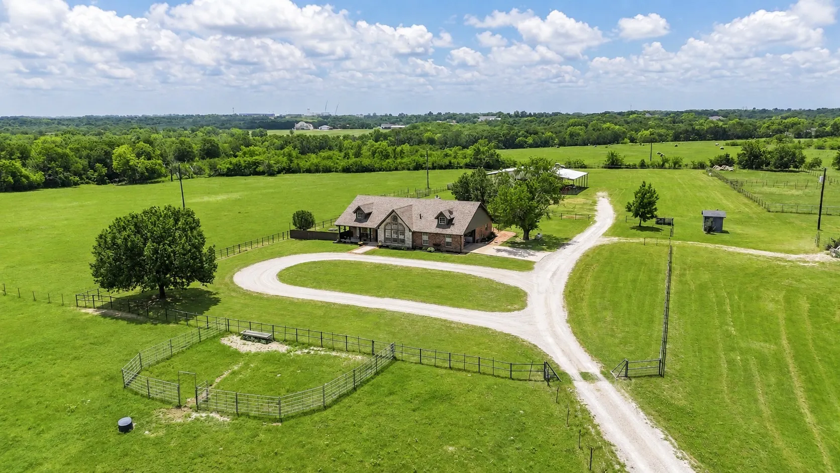 Farm For Sale in Grayson County , 426 Heironimus Lane, Denison, Texas 75020, 4 Bedroom, 2 Bathroom, 2 Garage spaces, 2,544 Sqft, built in 2001, mls#21242076, Real Estate Agent in Denison, Homes For Sale in Grayson county, Homes For Sale in Denison, Realtor in Denison Texas, Real Estate Brokerage Independent Realty Texas, Luminita Cordes Realtor