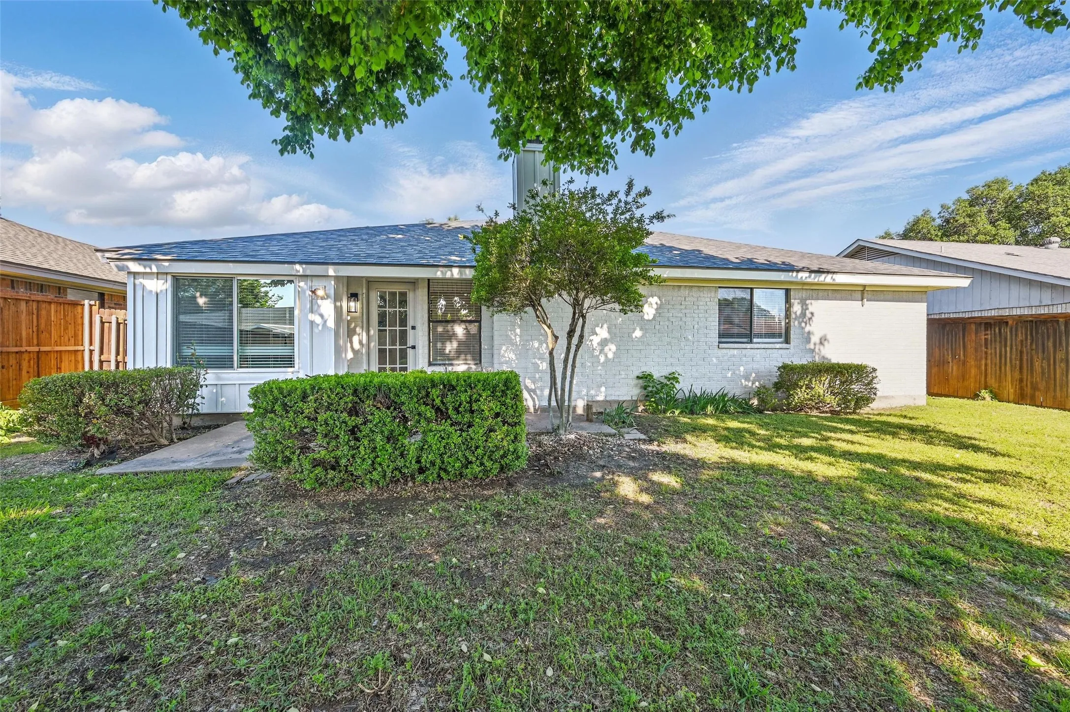 Single Family Residence For Sale in Tarrant County , 7932 Berrybrook Drive, Watauga, Texas 76148, 3 Bedroom, 2 Bathroom, 2 Garage spaces, 1,304 Sqft, built in 1984, mls#21266725, Real Estate Agent in Watauga, Homes For Sale in Tarrant county, Homes For Sale in Watauga, Realtor in Watauga Texas, Real Estate Brokerage Independent Realty Texas, Luminita Cordes Realtor