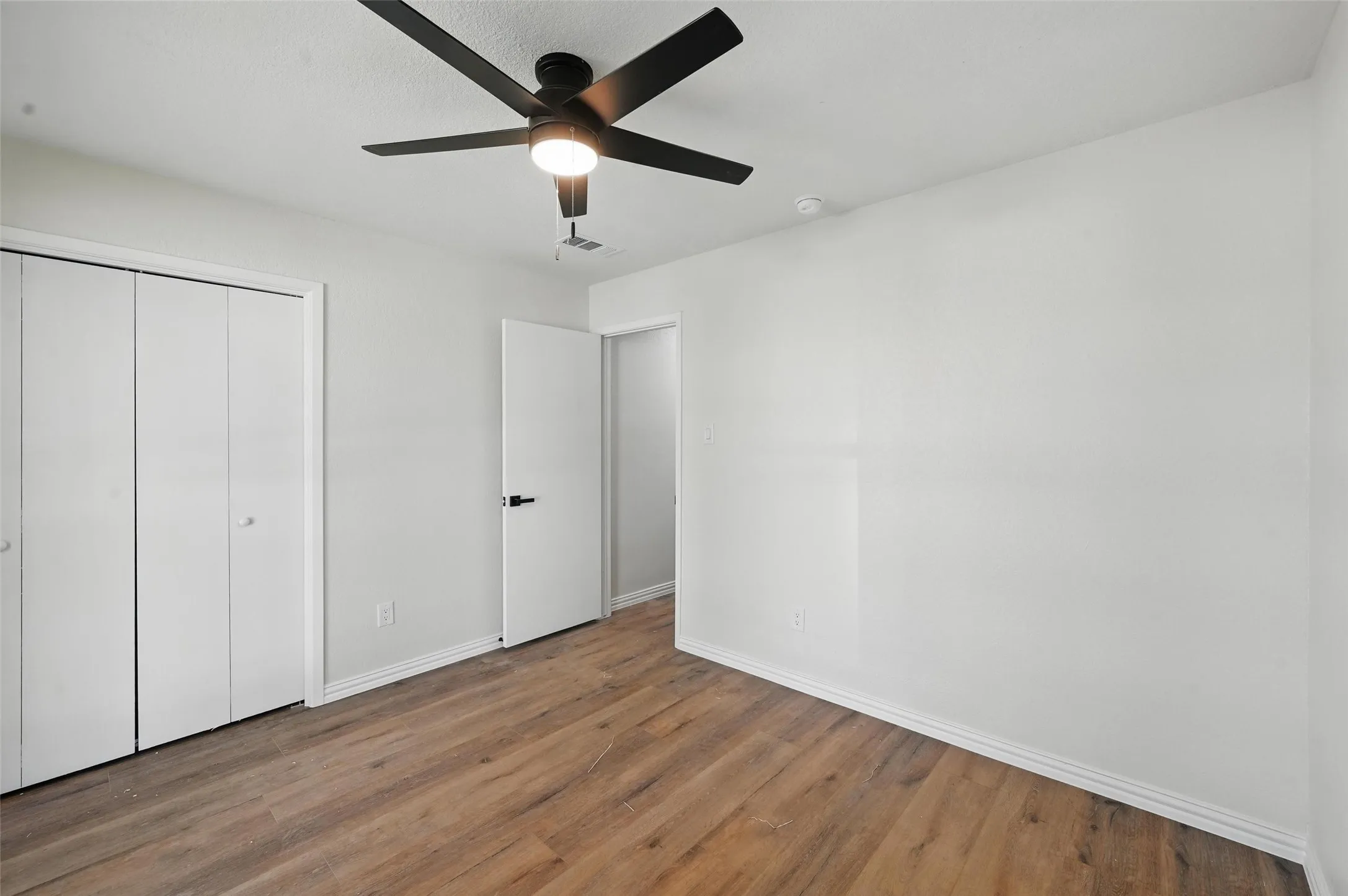Single Family Residence For Sale in Tarrant County , 7932 Berrybrook Drive, Watauga, Texas 76148, 3 Bedroom, 2 Bathroom, 2 Garage spaces, 1,304 Sqft, built in 1984, mls#21266725, Real Estate Agent in Watauga, Homes For Sale in Tarrant county, Homes For Sale in Watauga, Realtor in Watauga Texas, Real Estate Brokerage Independent Realty Texas, Luminita Cordes Realtor