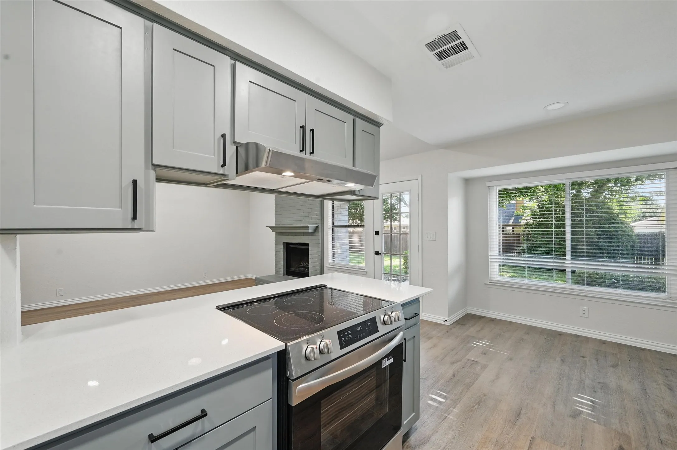 Single Family Residence For Sale in Tarrant County , 7932 Berrybrook Drive, Watauga, Texas 76148, 3 Bedroom, 2 Bathroom, 2 Garage spaces, 1,304 Sqft, built in 1984, mls#21266725, Real Estate Agent in Watauga, Homes For Sale in Tarrant county, Homes For Sale in Watauga, Realtor in Watauga Texas, Real Estate Brokerage Independent Realty Texas, Luminita Cordes Realtor