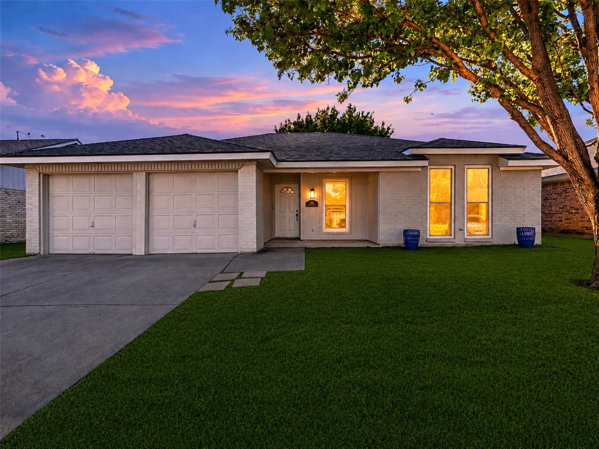 Single Family Residence For Sale in Tarrant County , 7932 Berrybrook Drive, Watauga, Texas 76148, 3 Bedroom, 2 Bathroom, 2 Garage spaces, 1,304 Sqft, built in 1984, mls#21266725, Real Estate Agent in Watauga, Homes For Sale in Tarrant county, Homes For Sale in Watauga, Realtor in Watauga Texas, Real Estate Brokerage Independent Realty Texas, Luminita Cordes Realtor