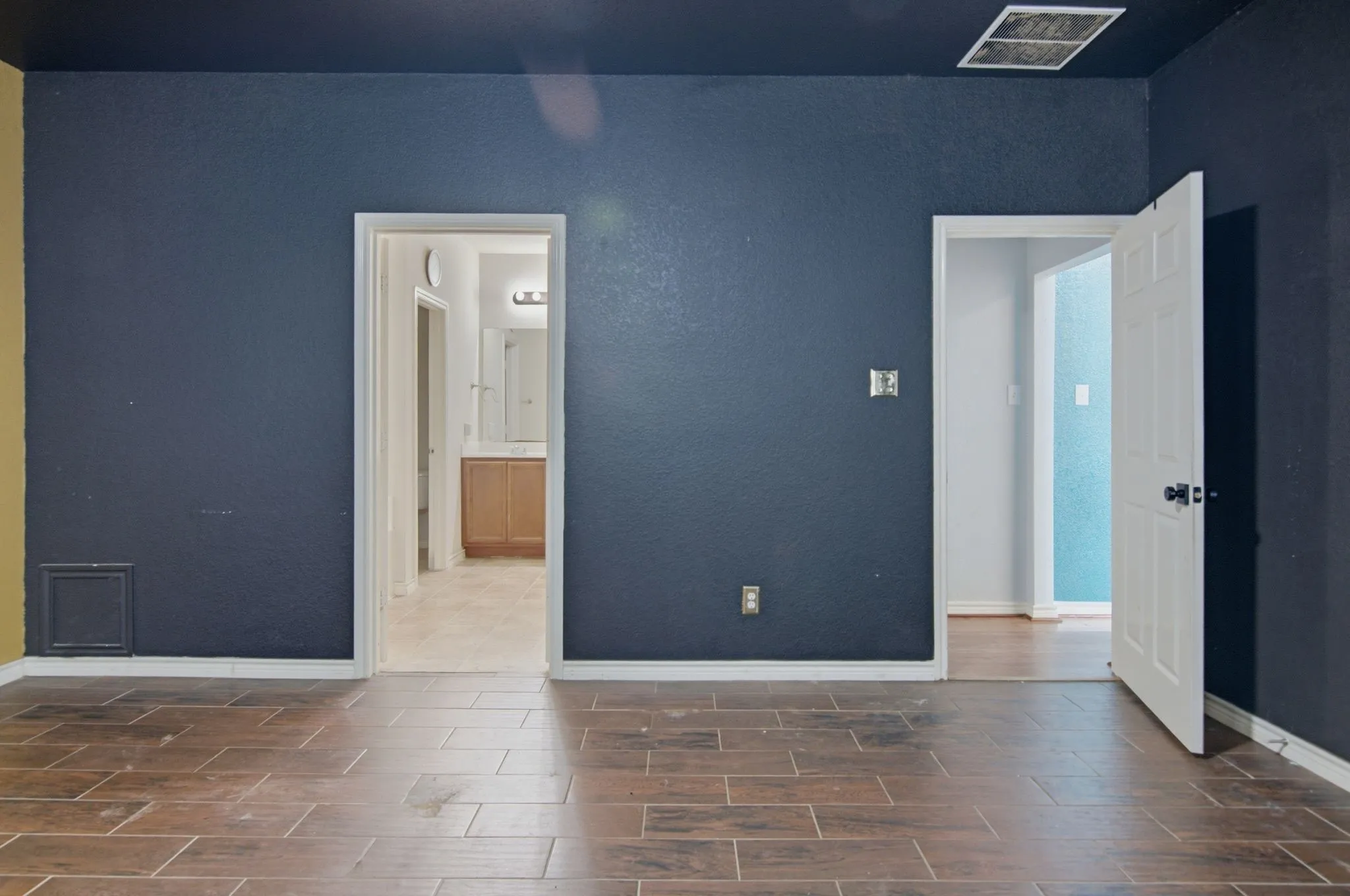 Single Family Residence For Sale in Tarrant County , 1429 Pepperidge Lane, Fort Worth, Texas 76131, 5 Bedroom, 4 Bathroom, 2 Garage spaces, 3,733 Sqft, built in 2005, mls#21266825, Real Estate Agent in Fort Worth, Homes For Sale in Tarrant county, Homes For Sale in Fort Worth, Realtor in Fort Worth Texas, Real Estate Brokerage Independent Realty Texas, Luminita Cordes Realtor