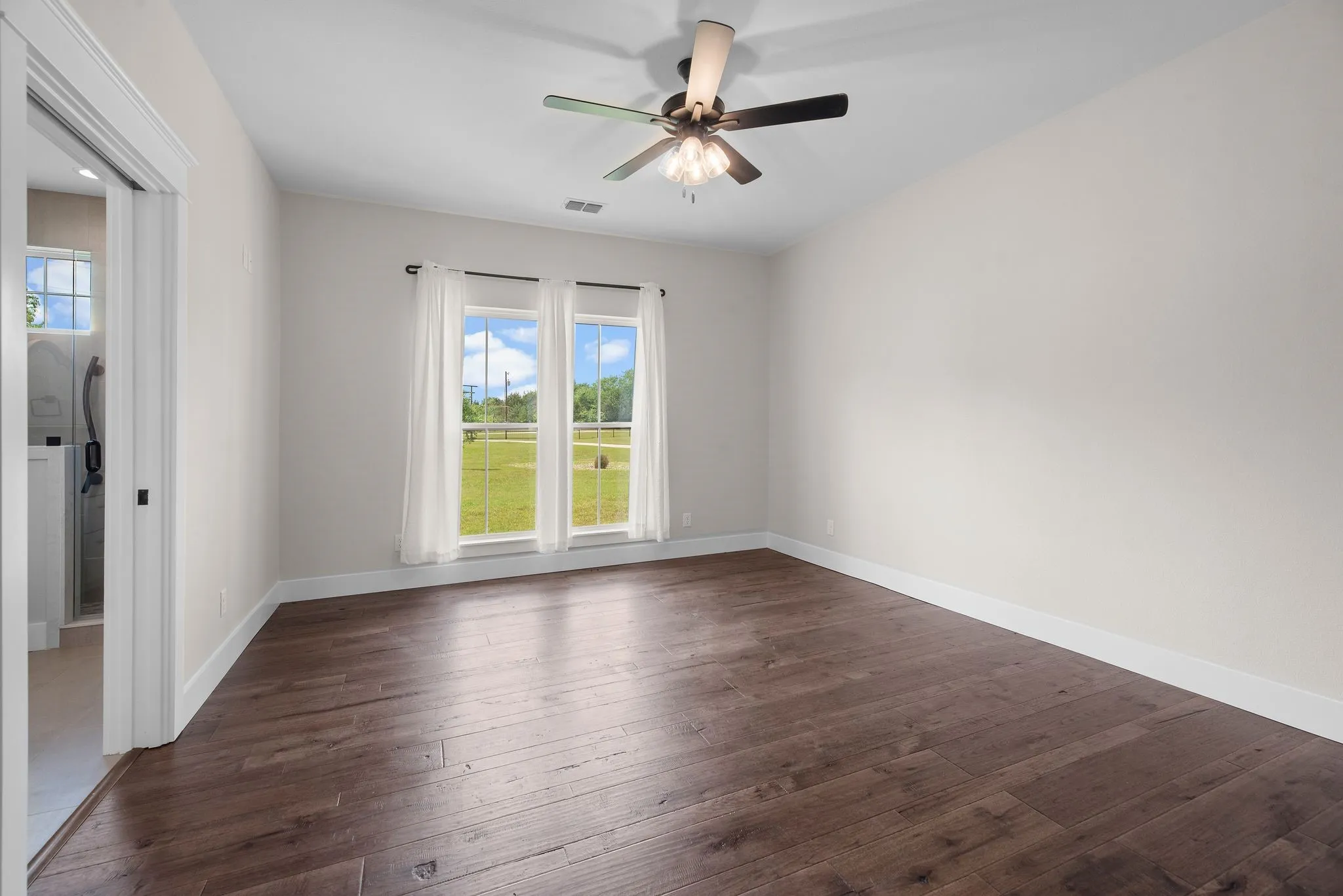 Single Family Residence For Sale in Navarro County , 12690 SE County Road 3330, Kerens, Texas 75144, 4 Bedroom, 5 Bathroom, 2 Garage spaces, 3,308 Sqft, built in 2023, mls#21224489, Real Estate Agent in Kerens, Homes For Sale in Navarro county, Homes For Sale in Kerens, Realtor in Kerens Texas, Real Estate Brokerage Independent Realty Texas, Luminita Cordes Realtor