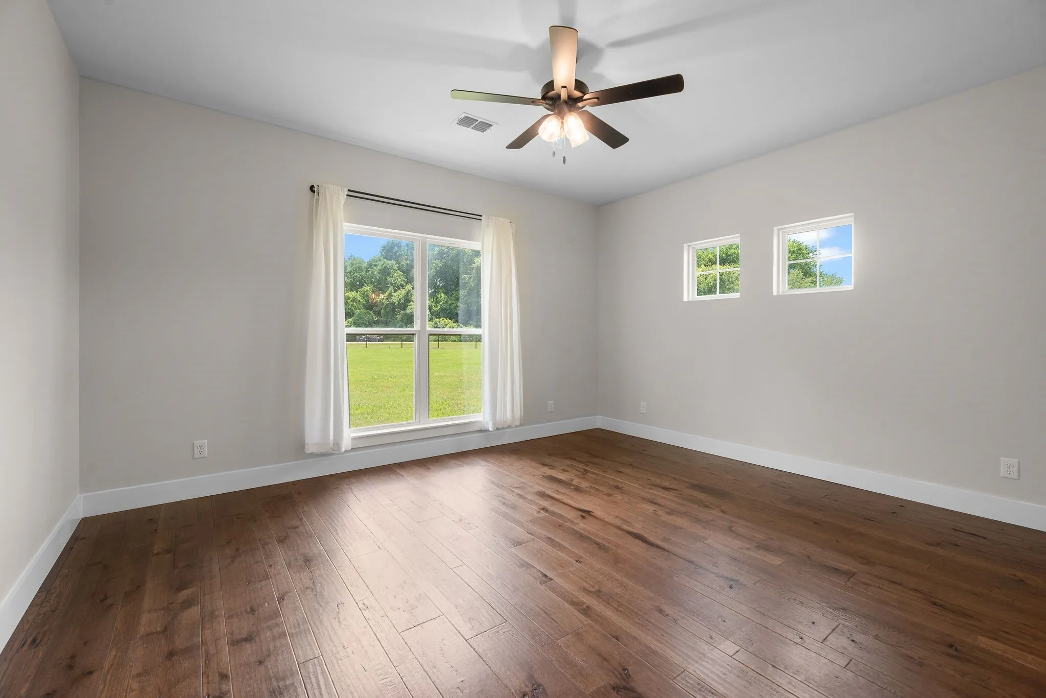 Single Family Residence For Sale in Navarro County , 12690 SE County Road 3330, Kerens, Texas 75144, 4 Bedroom, 5 Bathroom, 2 Garage spaces, 3,308 Sqft, built in 2023, mls#21224489, Real Estate Agent in Kerens, Homes For Sale in Navarro county, Homes For Sale in Kerens, Realtor in Kerens Texas, Real Estate Brokerage Independent Realty Texas, Luminita Cordes Realtor