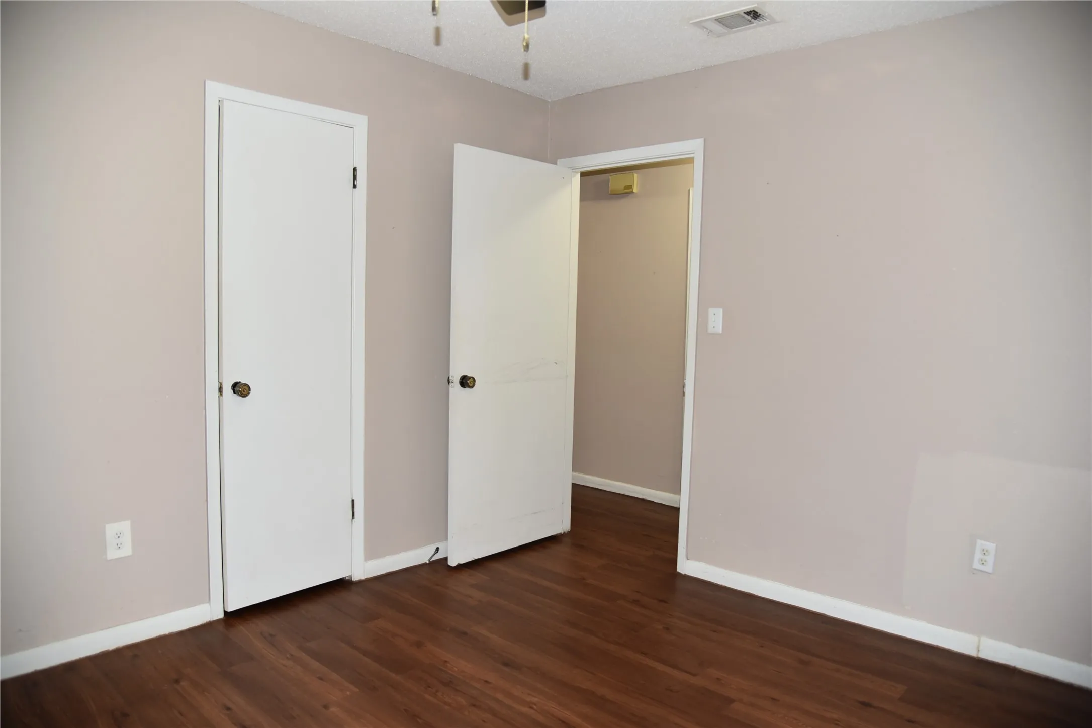 Single Family Residence For Sale in Navarro County , 2521 W 5th Avenue, Corsicana, Texas 75110, 2 Bedroom, 1 Bathroom, Garage spaces, 1,254 Sqft, built in 1960, mls#21266468, Real Estate Agent in Corsicana, Homes For Sale in Navarro county, Homes For Sale in Corsicana, Realtor in Corsicana Texas, Real Estate Brokerage Independent Realty Texas, Luminita Cordes Realtor