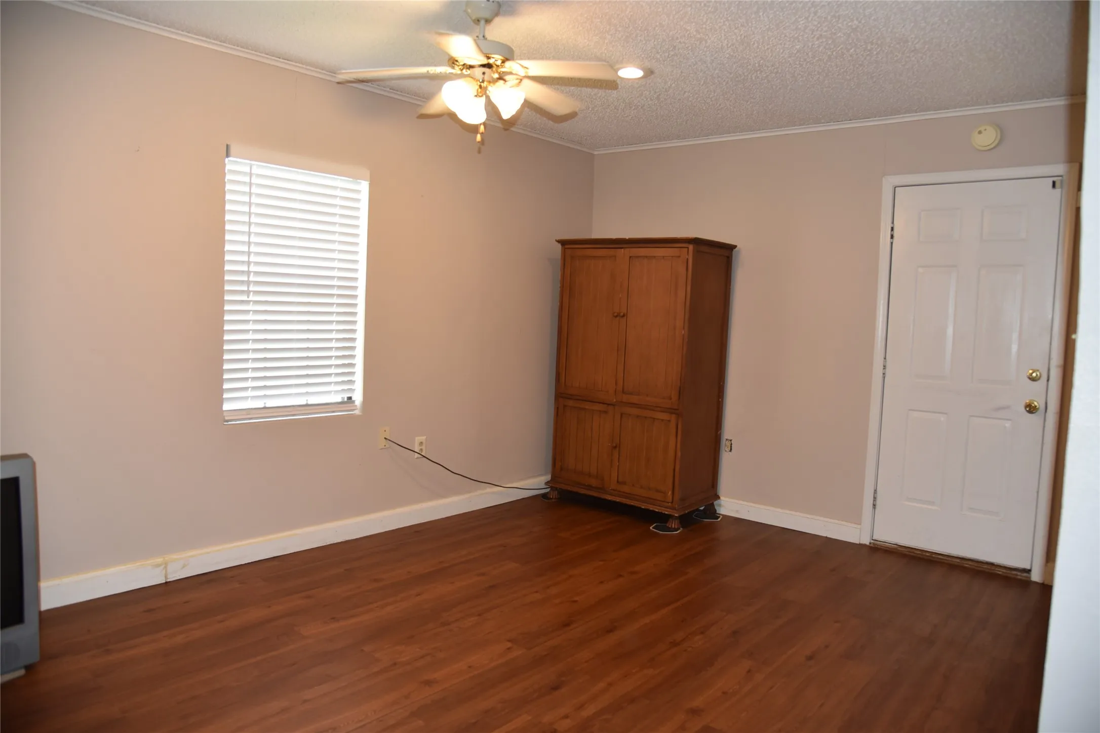 Single Family Residence For Sale in Navarro County , 2521 W 5th Avenue, Corsicana, Texas 75110, 2 Bedroom, 1 Bathroom, Garage spaces, 1,254 Sqft, built in 1960, mls#21266468, Real Estate Agent in Corsicana, Homes For Sale in Navarro county, Homes For Sale in Corsicana, Realtor in Corsicana Texas, Real Estate Brokerage Independent Realty Texas, Luminita Cordes Realtor