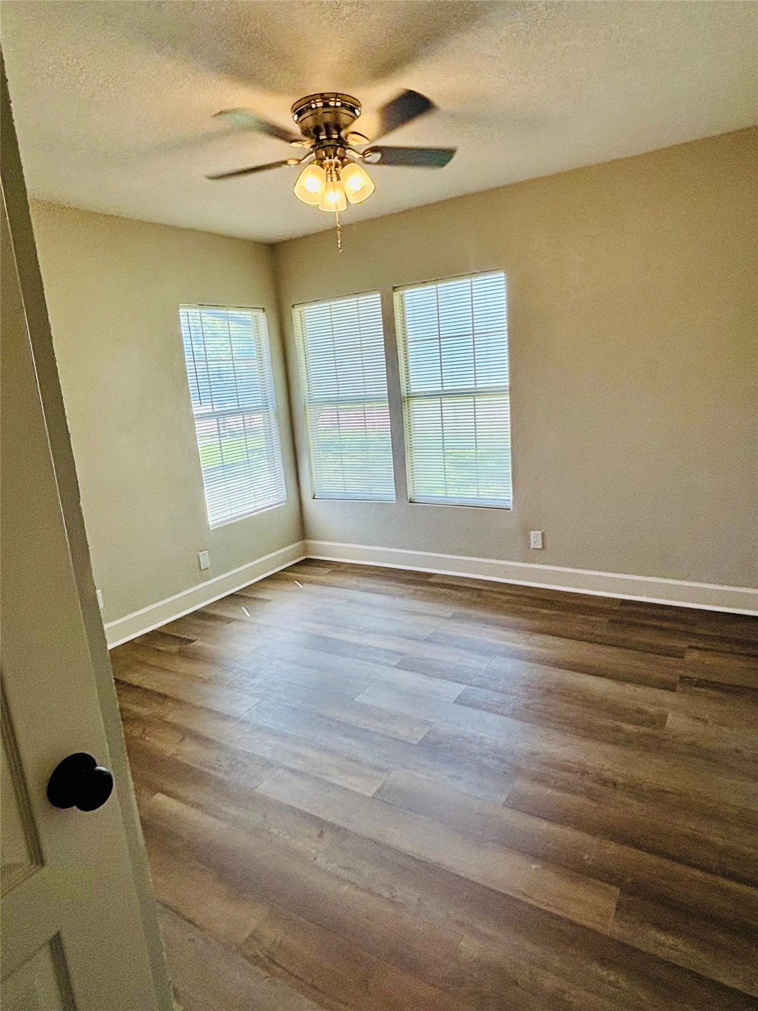 Single Family Residence For Rent in Tarrant County , 5433 Purington Avenue, Fort Worth, Texas 76112, 3 Bedroom, 1 Bathroom, 1 Garage spaces, 1,168 Sqft, built in 1952, mls#21266747, Real Estate Agent in Fort Worth, Homes For Rent in Tarrant county, Homes For Rent in Fort Worth, Realtor in Fort Worth Texas, Real Estate Brokerage Independent Realty Texas, Luminita Cordes Realtor