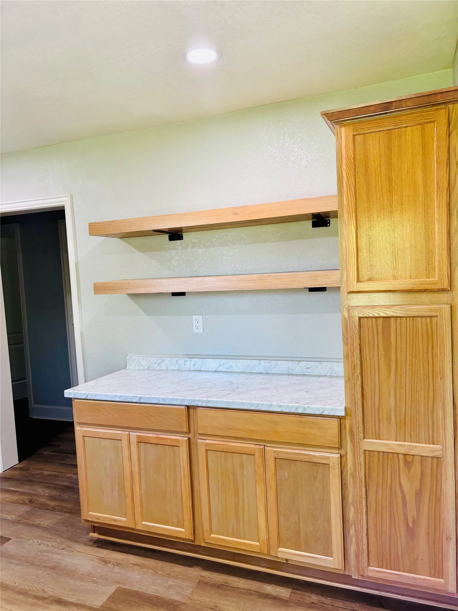 Single Family Residence For Rent in Tarrant County , 5433 Purington Avenue, Fort Worth, Texas 76112, 3 Bedroom, 1 Bathroom, 1 Garage spaces, 1,168 Sqft, built in 1952, mls#21266747, Real Estate Agent in Fort Worth, Homes For Rent in Tarrant county, Homes For Rent in Fort Worth, Realtor in Fort Worth Texas, Real Estate Brokerage Independent Realty Texas, Luminita Cordes Realtor