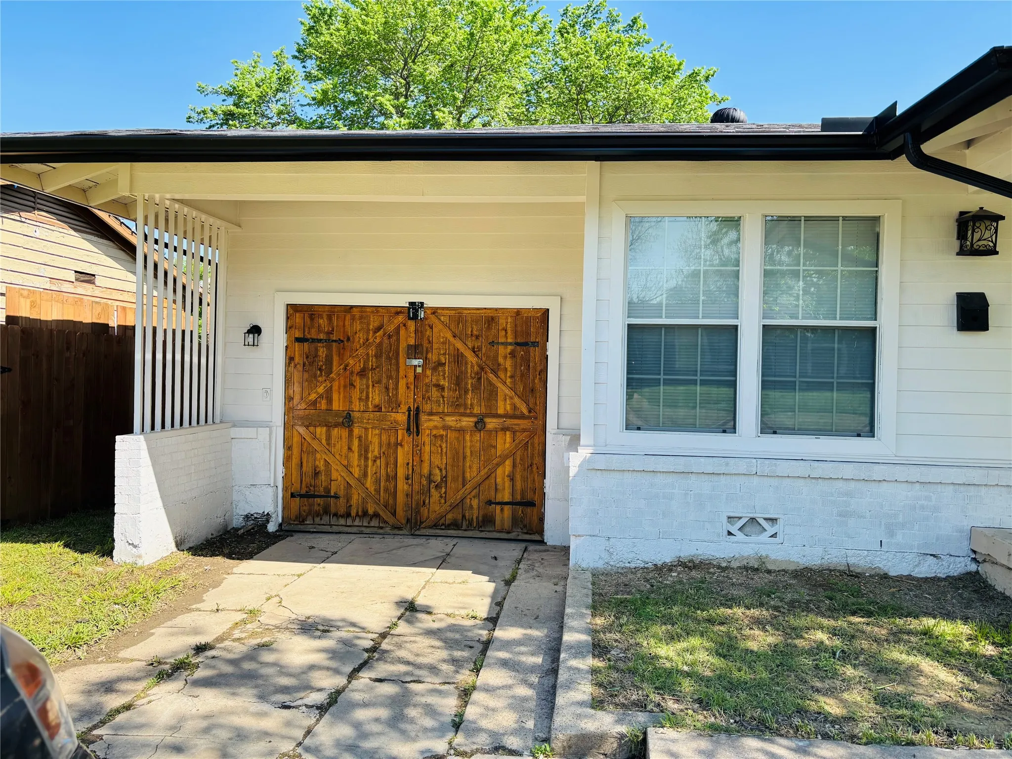 Single Family Residence For Rent in Tarrant County , 5433 Purington Avenue, Fort Worth, Texas 76112, 3 Bedroom, 1 Bathroom, 1 Garage spaces, 1,168 Sqft, built in 1952, mls#21266747, Real Estate Agent in Fort Worth, Homes For Rent in Tarrant county, Homes For Rent in Fort Worth, Realtor in Fort Worth Texas, Real Estate Brokerage Independent Realty Texas, Luminita Cordes Realtor