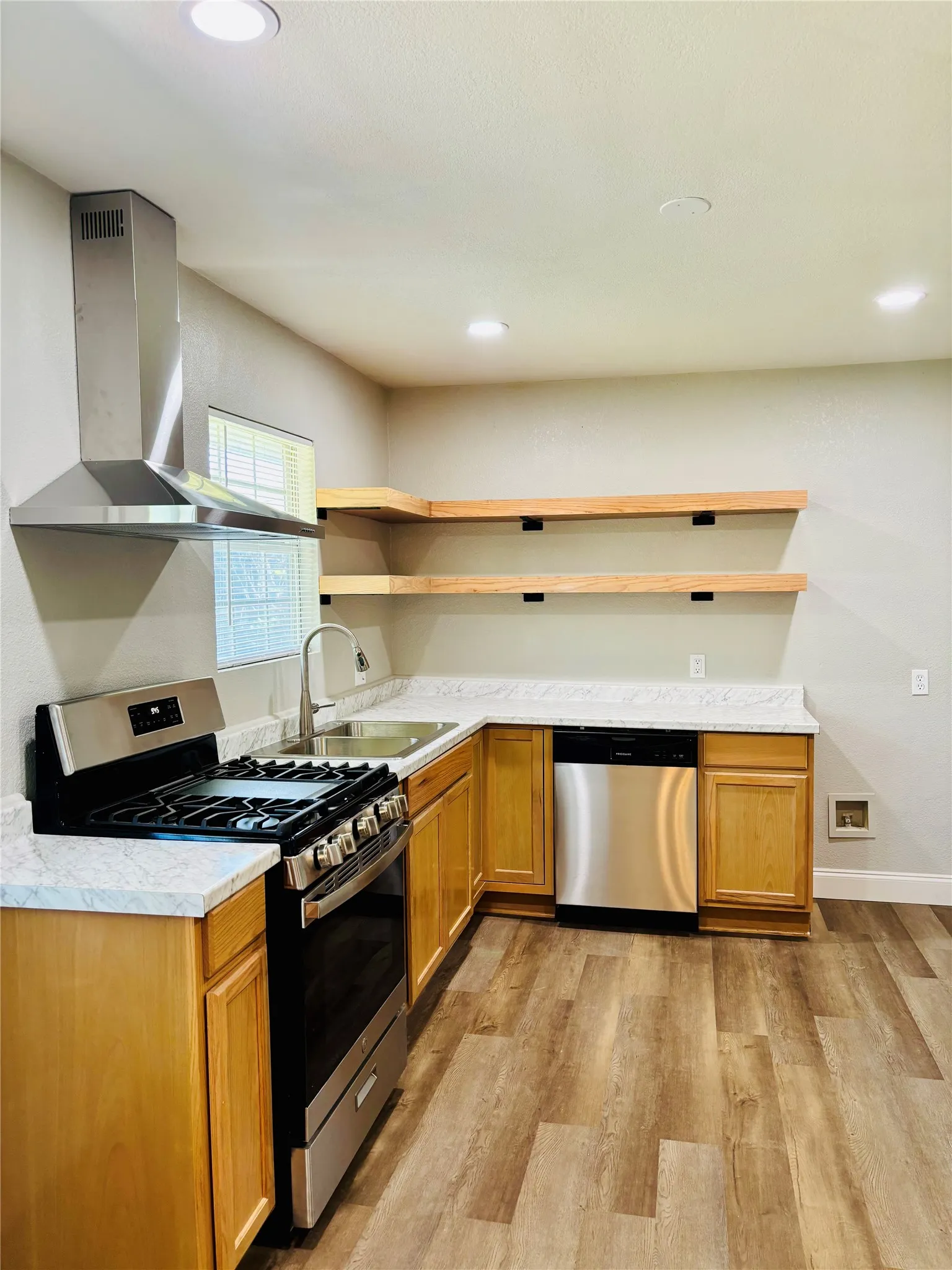 Single Family Residence For Rent in Tarrant County , 5433 Purington Avenue, Fort Worth, Texas 76112, 3 Bedroom, 1 Bathroom, 1 Garage spaces, 1,168 Sqft, built in 1952, mls#21266747, Real Estate Agent in Fort Worth, Homes For Rent in Tarrant county, Homes For Rent in Fort Worth, Realtor in Fort Worth Texas, Real Estate Brokerage Independent Realty Texas, Luminita Cordes Realtor