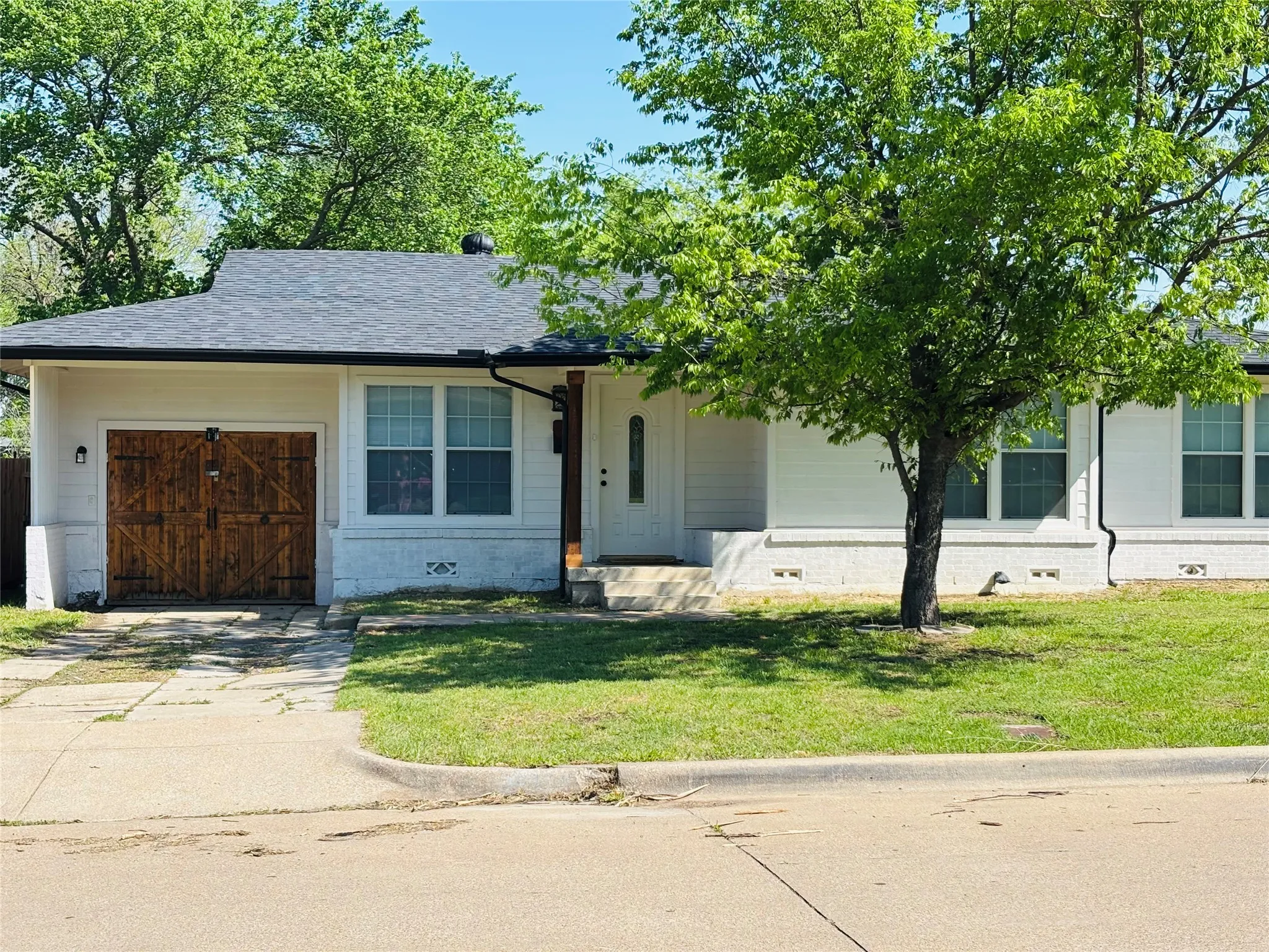 Single Family Residence For Rent in Tarrant County , 5433 Purington Avenue, Fort Worth, Texas 76112, 3 Bedroom, 1 Bathroom, 1 Garage spaces, 1,168 Sqft, built in 1952, mls#21266747, Real Estate Agent in Fort Worth, Homes For Rent in Tarrant county, Homes For Rent in Fort Worth, Realtor in Fort Worth Texas, Real Estate Brokerage Independent Realty Texas, Luminita Cordes Realtor