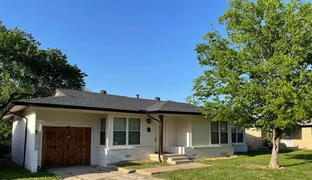 Single Family Residence For Rent in Tarrant County , 5433 Purington Avenue, Fort Worth, Texas 76112, 3 Bedroom, 1 Bathroom, 1 Garage spaces, 1,168 Sqft, built in 1952, mls#21266747, Real Estate Agent in Fort Worth, Homes For Rent in Tarrant county, Homes For Rent in Fort Worth, Realtor in Fort Worth Texas, Real Estate Brokerage Independent Realty Texas, Luminita Cordes Realtor