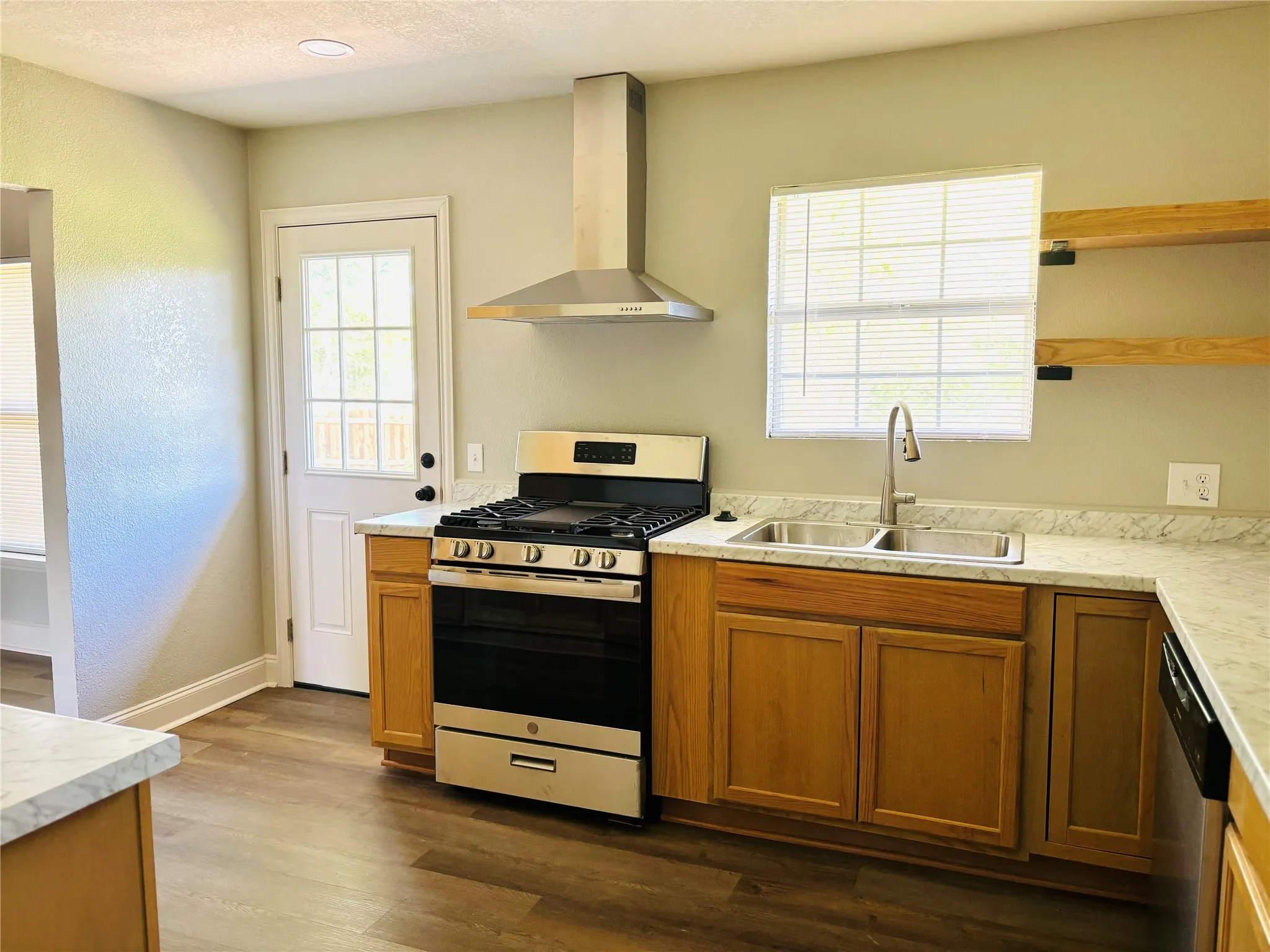Single Family Residence For Rent in Tarrant County , 5433 Purington Avenue, Fort Worth, Texas 76112, 3 Bedroom, 1 Bathroom, 1 Garage spaces, 1,168 Sqft, built in 1952, mls#21266747, Real Estate Agent in Fort Worth, Homes For Rent in Tarrant county, Homes For Rent in Fort Worth, Realtor in Fort Worth Texas, Real Estate Brokerage Independent Realty Texas, Luminita Cordes Realtor
