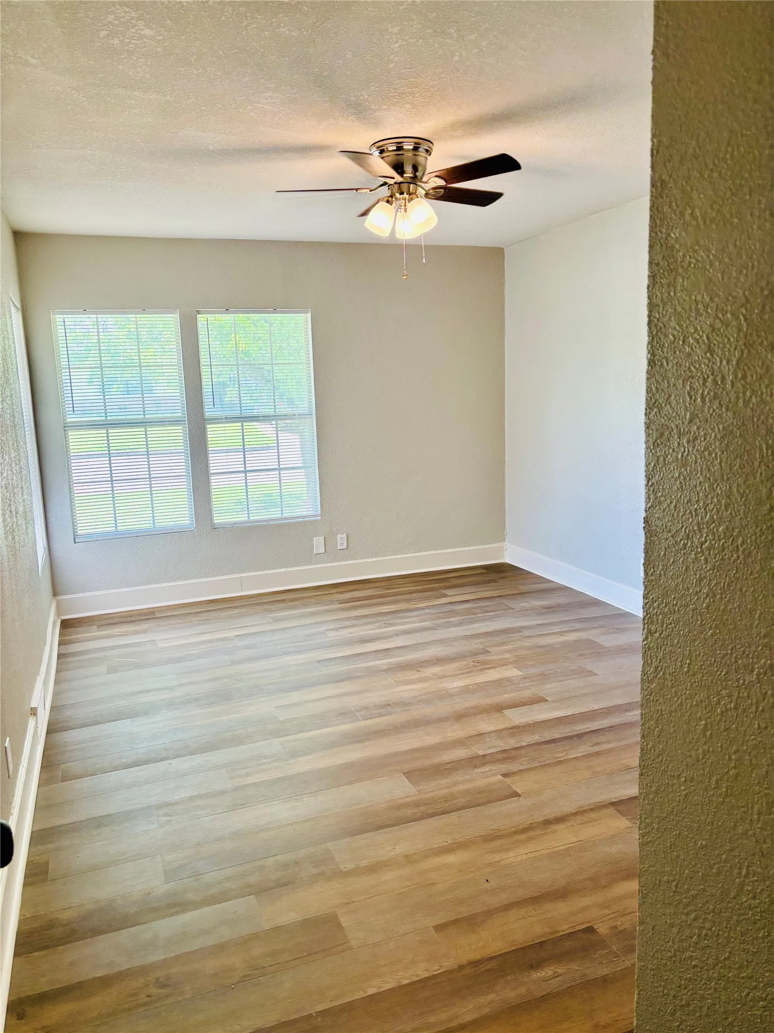 Single Family Residence For Rent in Tarrant County , 5433 Purington Avenue, Fort Worth, Texas 76112, 3 Bedroom, 1 Bathroom, 1 Garage spaces, 1,168 Sqft, built in 1952, mls#21266747, Real Estate Agent in Fort Worth, Homes For Rent in Tarrant county, Homes For Rent in Fort Worth, Realtor in Fort Worth Texas, Real Estate Brokerage Independent Realty Texas, Luminita Cordes Realtor