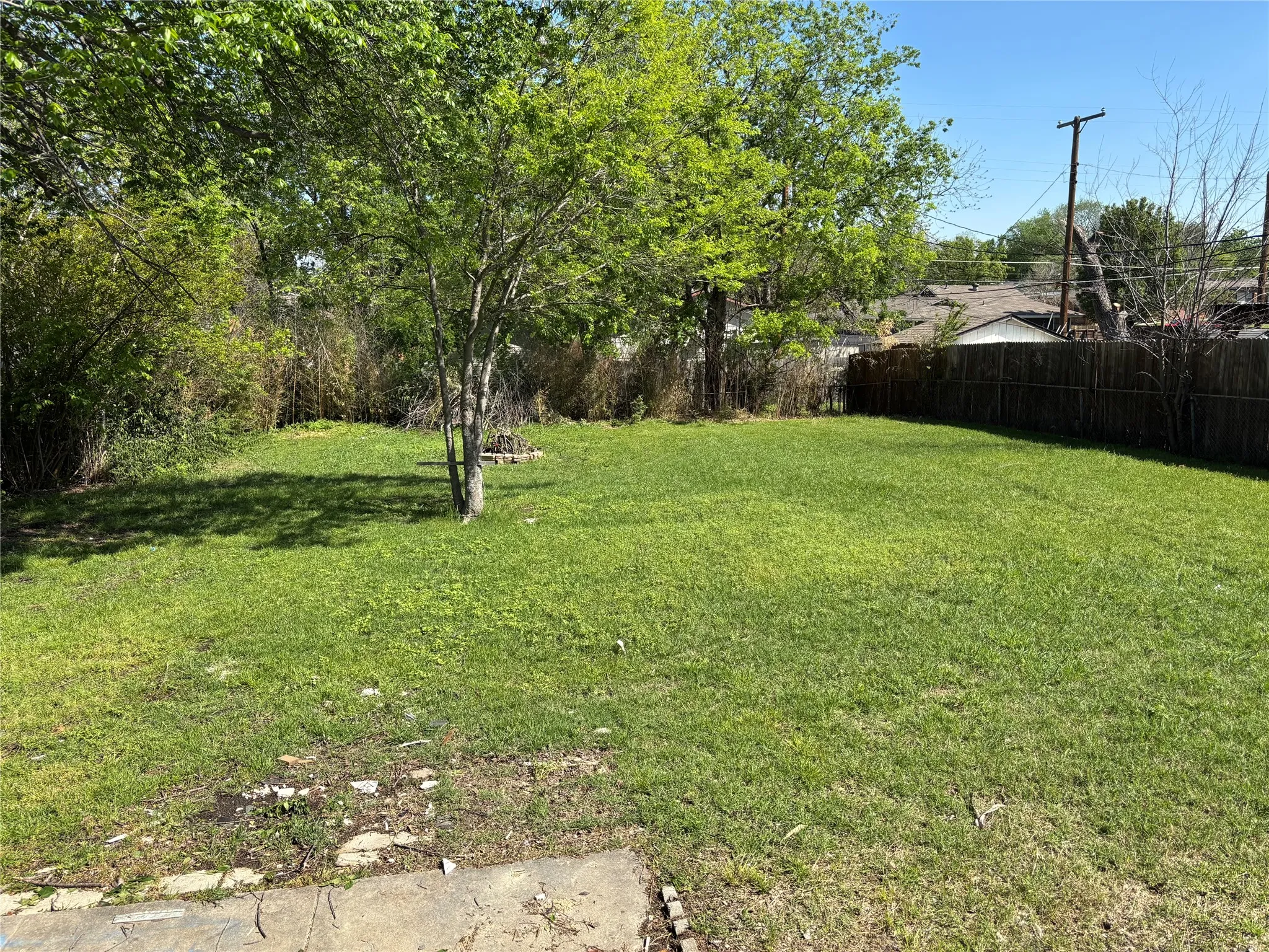 Single Family Residence For Rent in Tarrant County , 5433 Purington Avenue, Fort Worth, Texas 76112, 3 Bedroom, 1 Bathroom, 1 Garage spaces, 1,168 Sqft, built in 1952, mls#21266747, Real Estate Agent in Fort Worth, Homes For Rent in Tarrant county, Homes For Rent in Fort Worth, Realtor in Fort Worth Texas, Real Estate Brokerage Independent Realty Texas, Luminita Cordes Realtor