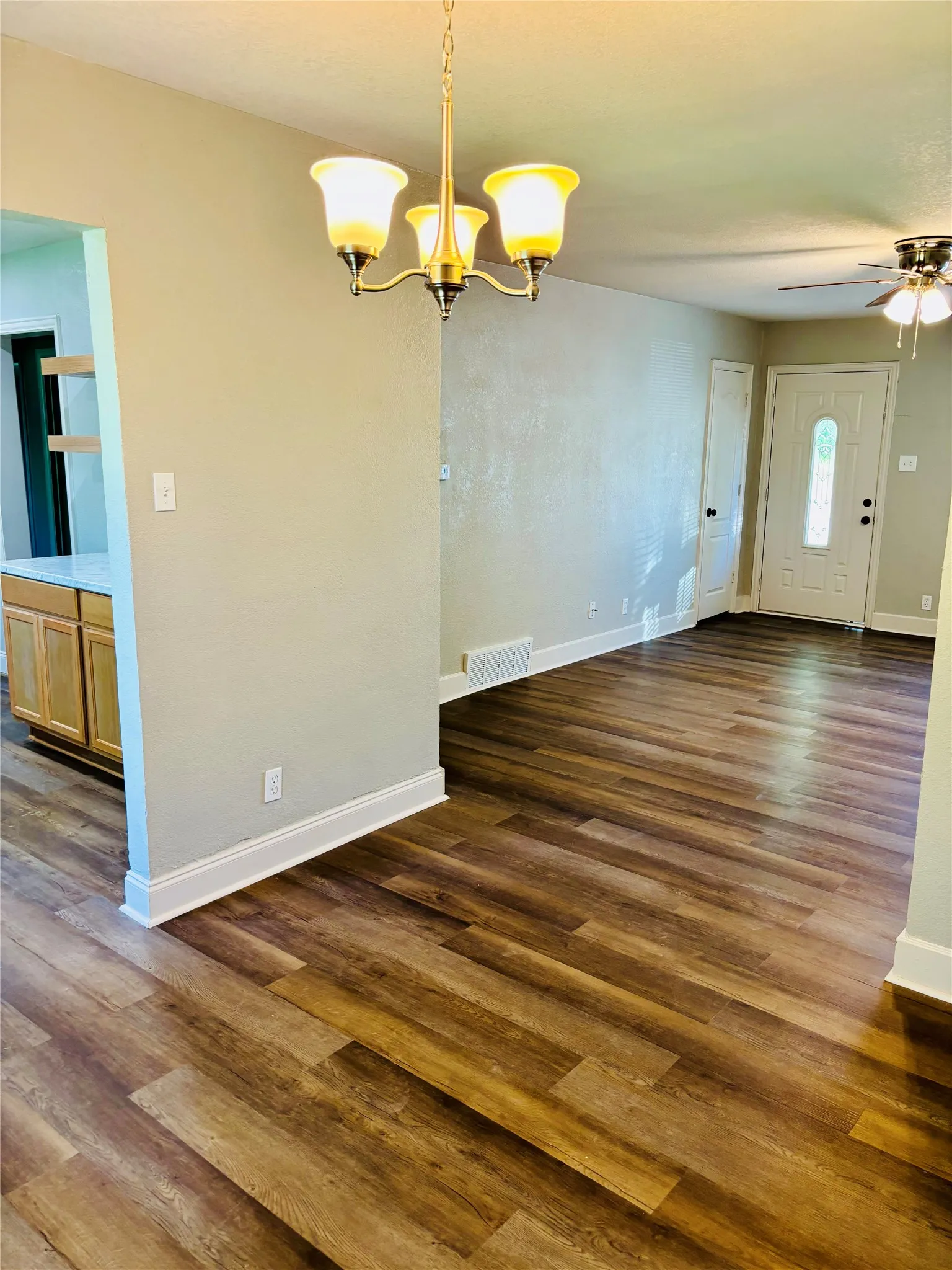 Single Family Residence For Rent in Tarrant County , 5433 Purington Avenue, Fort Worth, Texas 76112, 3 Bedroom, 1 Bathroom, 1 Garage spaces, 1,168 Sqft, built in 1952, mls#21266747, Real Estate Agent in Fort Worth, Homes For Rent in Tarrant county, Homes For Rent in Fort Worth, Realtor in Fort Worth Texas, Real Estate Brokerage Independent Realty Texas, Luminita Cordes Realtor
