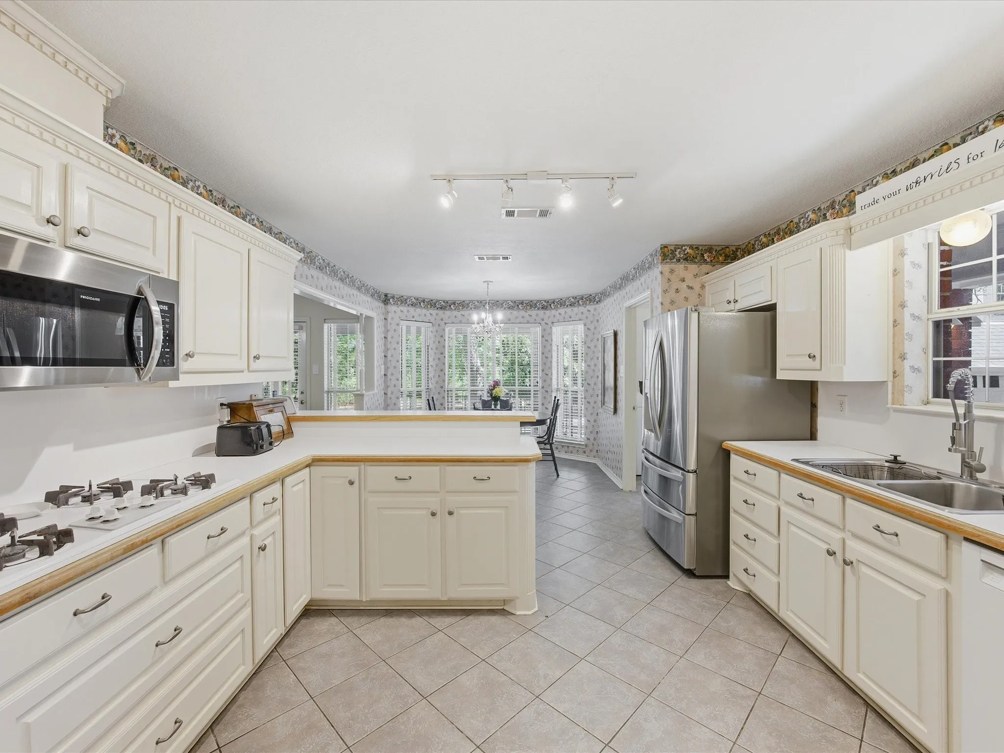 Kitchen with double sink, dishwasher, microwave, gas cooktop