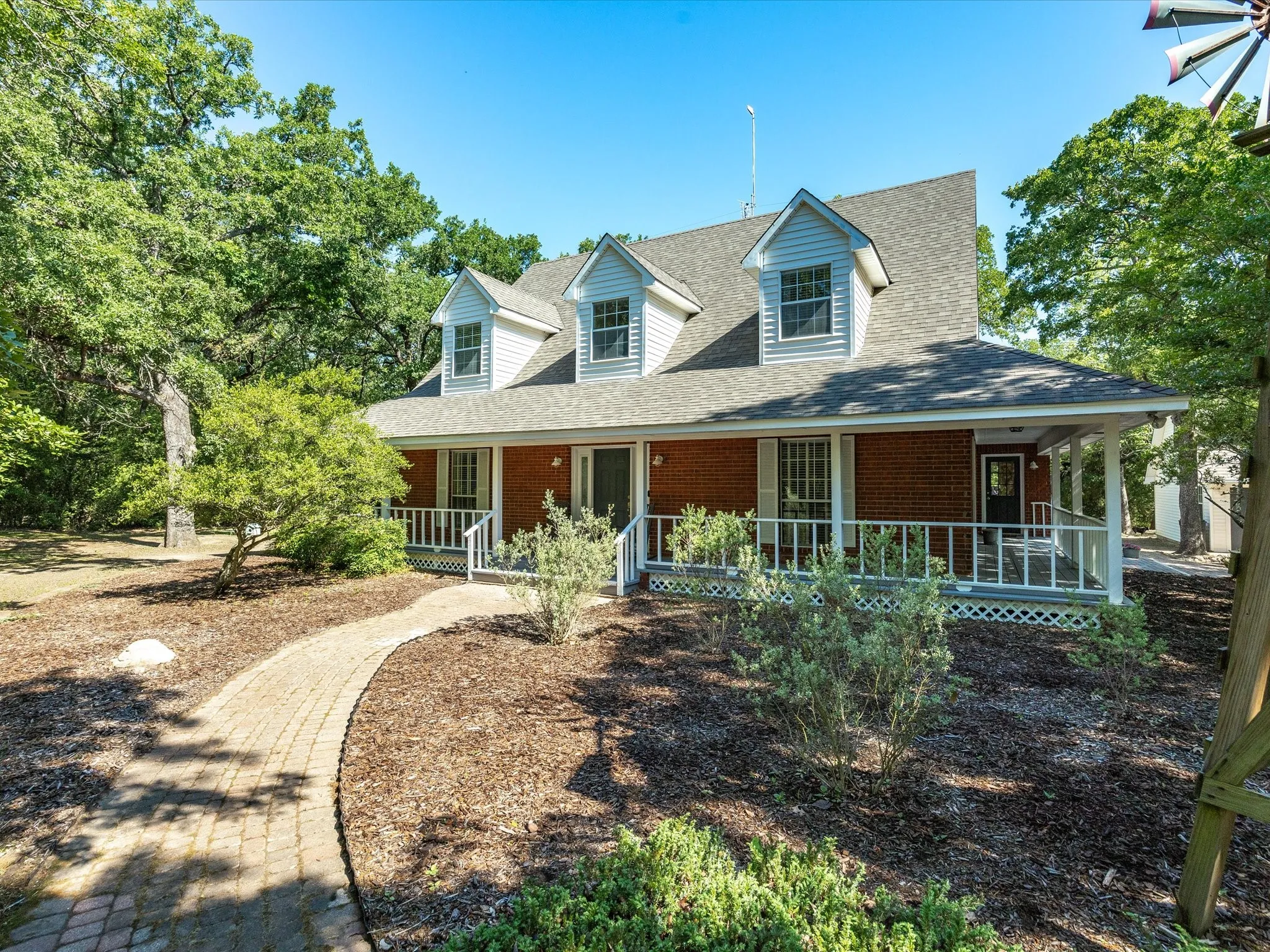 Single Family Residence For Sale in Kaufman County , 9627 County Road 4028, Kemp, Texas 75143, 4 Bedroom, 3 Bathroom, 3 Garage spaces, 3,117 Sqft, built in 1996, mls#21231693, Real Estate Agent in Kemp, Homes For Sale in Kaufman county, Homes For Sale in Kemp, Realtor in Kemp Texas, Real Estate Brokerage Independent Realty Texas, Luminita Cordes Realtor