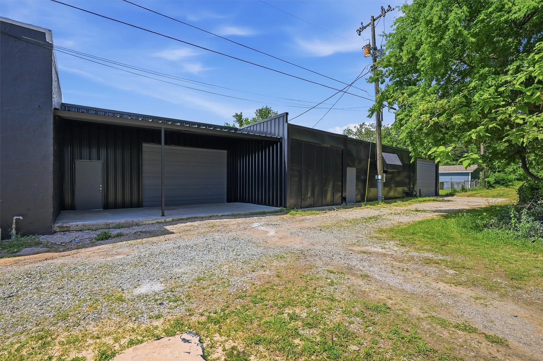 Industrial For Sale in Grayson County , 613 S Armstrong Avenue, Denison, Texas 75020, 0, 0, Garage spaces, 14,730 Sqft, built in 1975, mls#21233205, Real Estate Agent in Denison, Homes For Sale in Grayson county, Homes For Sale in Denison, Realtor in Denison Texas, Real Estate Brokerage Independent Realty Texas, Luminita Cordes Realtor