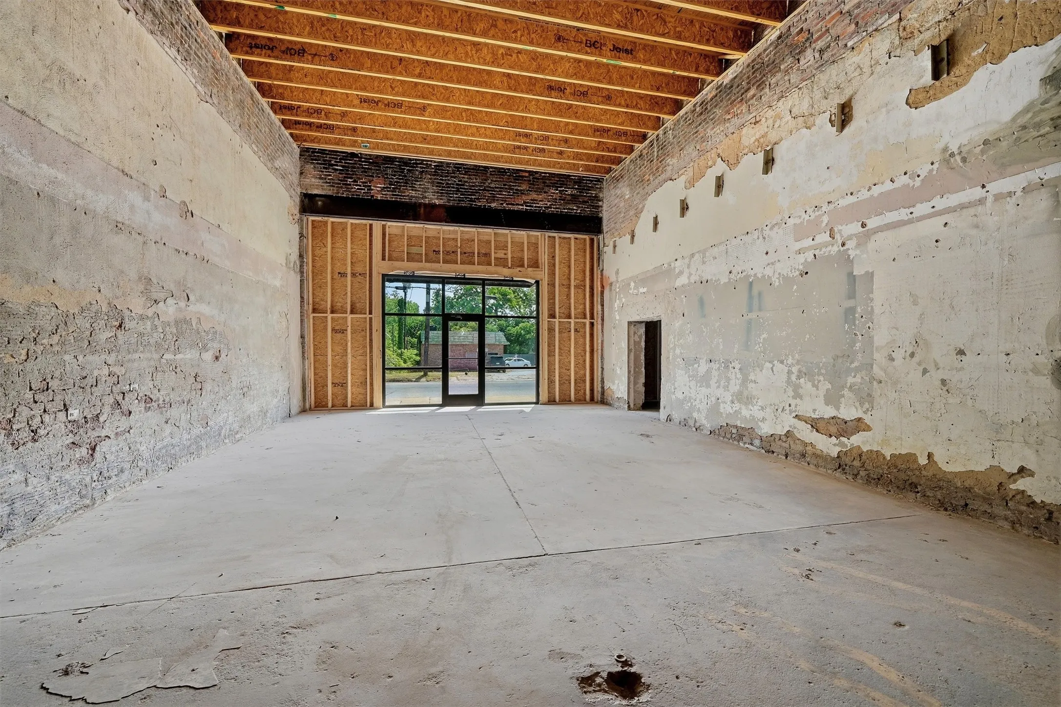 Industrial For Sale in Grayson County , 613 S Armstrong Avenue, Denison, Texas 75020, 0, 0, Garage spaces, 14,730 Sqft, built in 1975, mls#21233205, Real Estate Agent in Denison, Homes For Sale in Grayson county, Homes For Sale in Denison, Realtor in Denison Texas, Real Estate Brokerage Independent Realty Texas, Luminita Cordes Realtor
