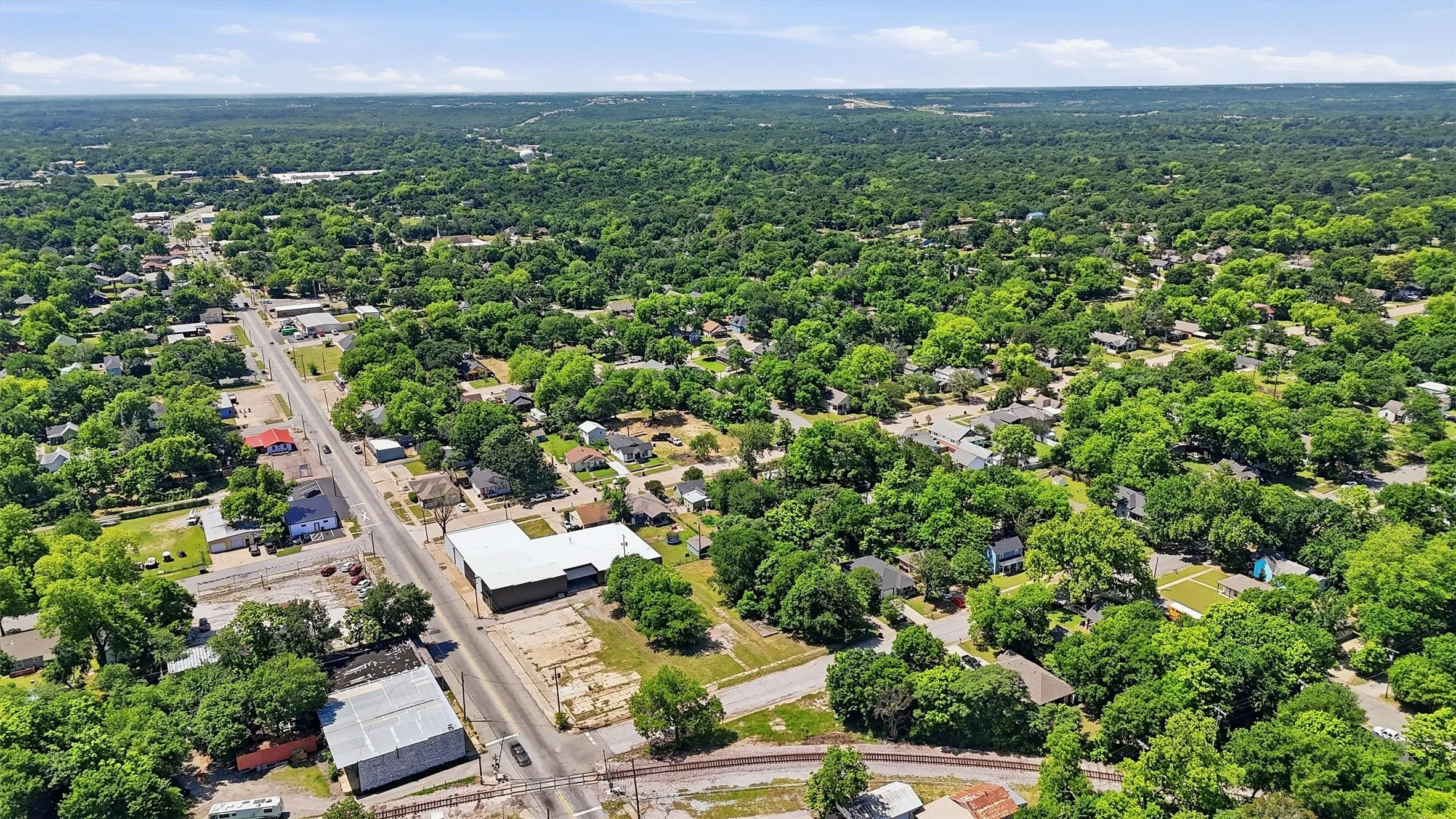 Industrial For Sale in Grayson County , 613 S Armstrong Avenue, Denison, Texas 75020, 0, 0, Garage spaces, 14,730 Sqft, built in 1975, mls#21233205, Real Estate Agent in Denison, Homes For Sale in Grayson county, Homes For Sale in Denison, Realtor in Denison Texas, Real Estate Brokerage Independent Realty Texas, Luminita Cordes Realtor