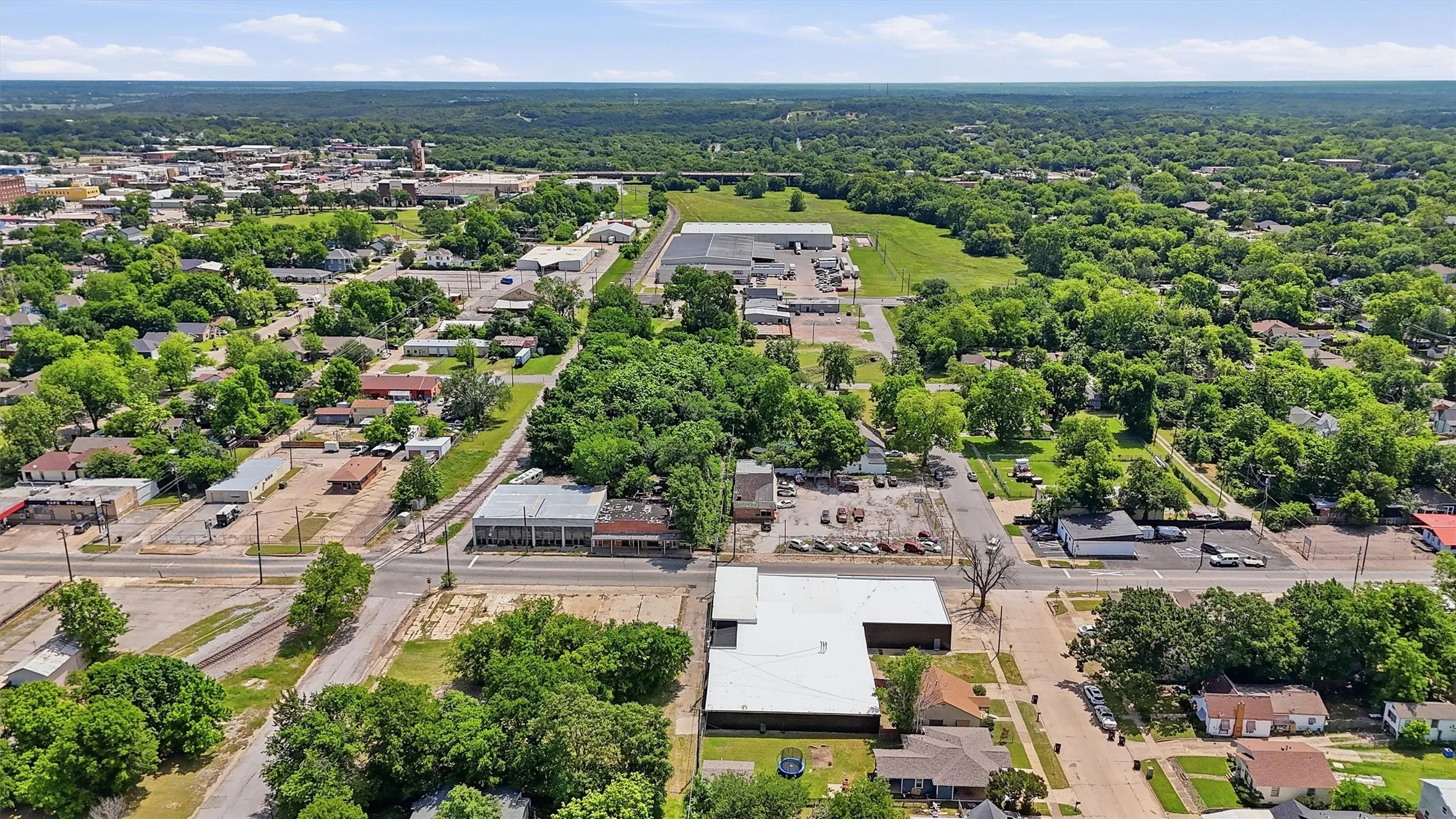 Industrial For Sale in Grayson County , 613 S Armstrong Avenue, Denison, Texas 75020, 0, 0, Garage spaces, 14,730 Sqft, built in 1975, mls#21233205, Real Estate Agent in Denison, Homes For Sale in Grayson county, Homes For Sale in Denison, Realtor in Denison Texas, Real Estate Brokerage Independent Realty Texas, Luminita Cordes Realtor