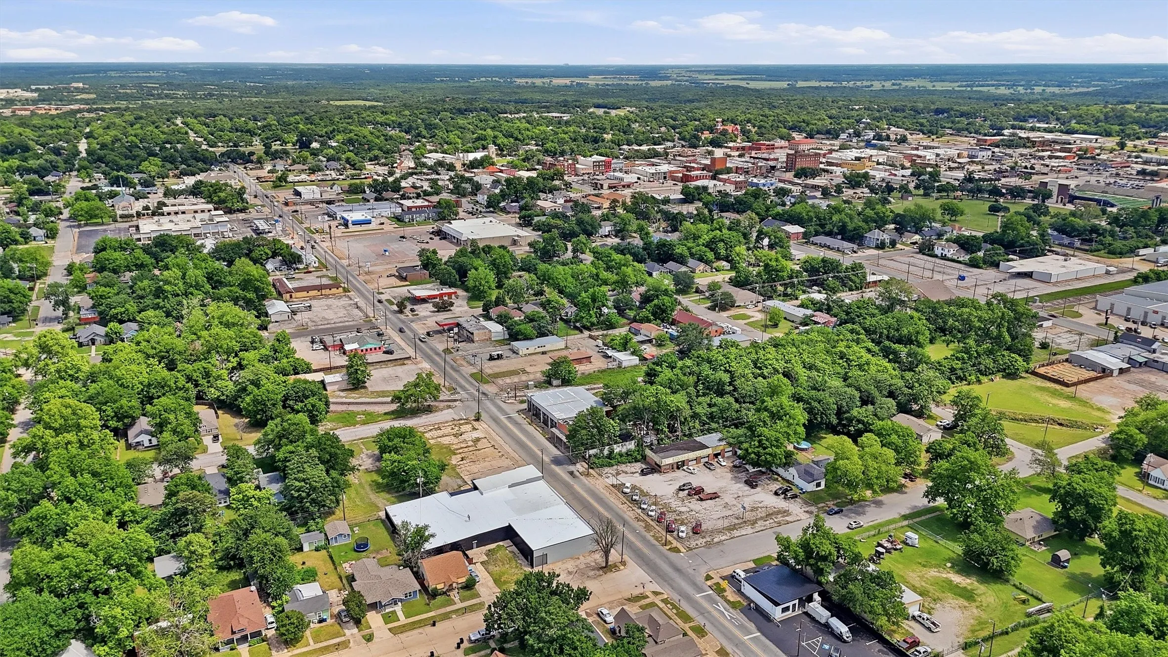 Industrial For Sale in Grayson County , 613 S Armstrong Avenue, Denison, Texas 75020, 0, 0, Garage spaces, 14,730 Sqft, built in 1975, mls#21233205, Real Estate Agent in Denison, Homes For Sale in Grayson county, Homes For Sale in Denison, Realtor in Denison Texas, Real Estate Brokerage Independent Realty Texas, Luminita Cordes Realtor