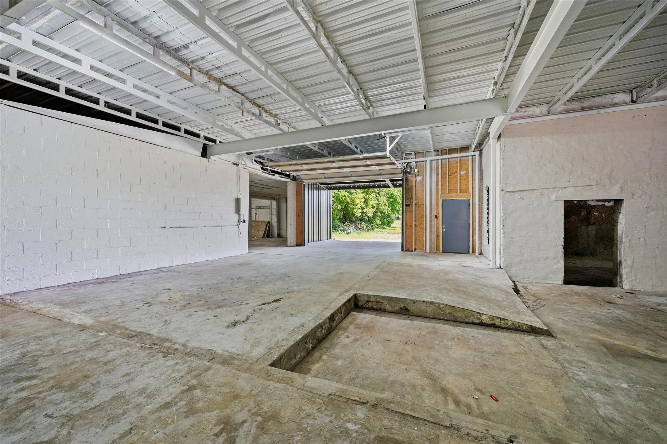 Industrial For Sale in Grayson County , 613 S Armstrong Avenue, Denison, Texas 75020, 0, 0, Garage spaces, 14,730 Sqft, built in 1975, mls#21233205, Real Estate Agent in Denison, Homes For Sale in Grayson county, Homes For Sale in Denison, Realtor in Denison Texas, Real Estate Brokerage Independent Realty Texas, Luminita Cordes Realtor