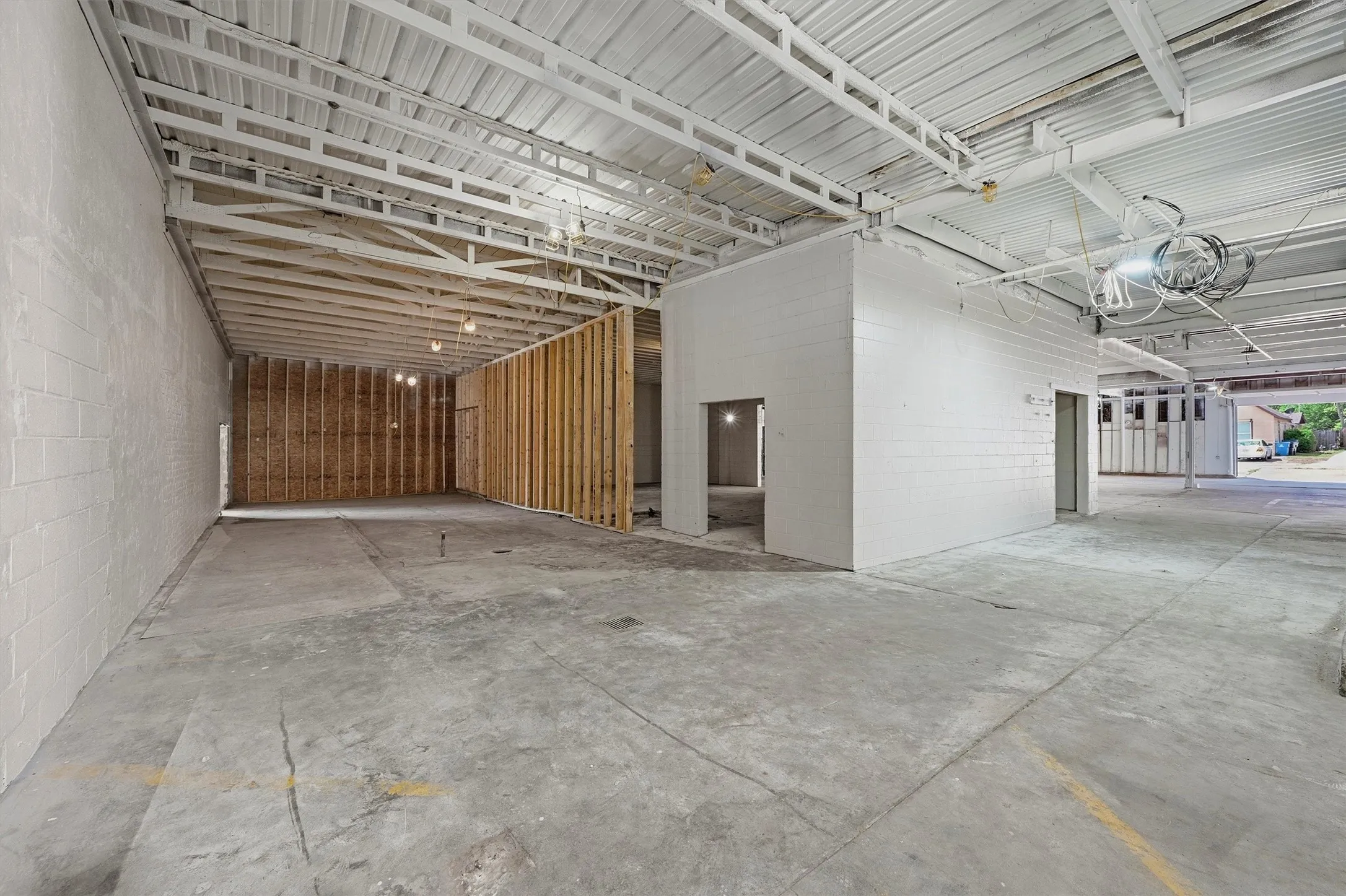 Industrial For Sale in Grayson County , 613 S Armstrong Avenue, Denison, Texas 75020, 0, 0, Garage spaces, 14,730 Sqft, built in 1975, mls#21233205, Real Estate Agent in Denison, Homes For Sale in Grayson county, Homes For Sale in Denison, Realtor in Denison Texas, Real Estate Brokerage Independent Realty Texas, Luminita Cordes Realtor