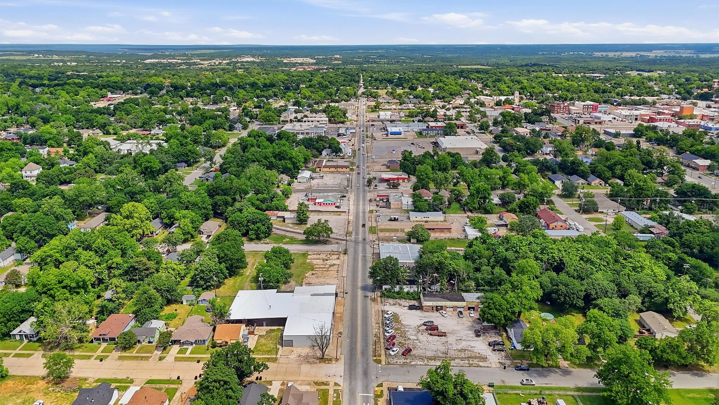Industrial For Sale in Grayson County , 613 S Armstrong Avenue, Denison, Texas 75020, 0, 0, Garage spaces, 14,730 Sqft, built in 1975, mls#21233205, Real Estate Agent in Denison, Homes For Sale in Grayson county, Homes For Sale in Denison, Realtor in Denison Texas, Real Estate Brokerage Independent Realty Texas, Luminita Cordes Realtor