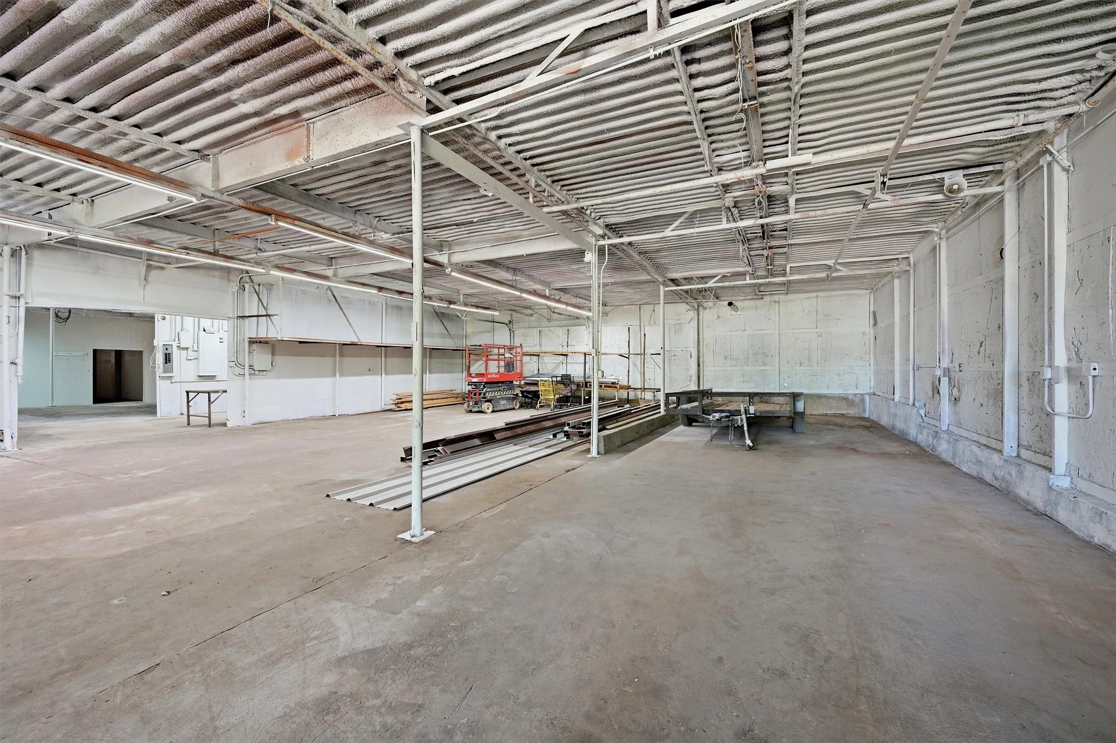 Industrial For Sale in Grayson County , 613 S Armstrong Avenue, Denison, Texas 75020, 0, 0, Garage spaces, 14,730 Sqft, built in 1975, mls#21233205, Real Estate Agent in Denison, Homes For Sale in Grayson county, Homes For Sale in Denison, Realtor in Denison Texas, Real Estate Brokerage Independent Realty Texas, Luminita Cordes Realtor