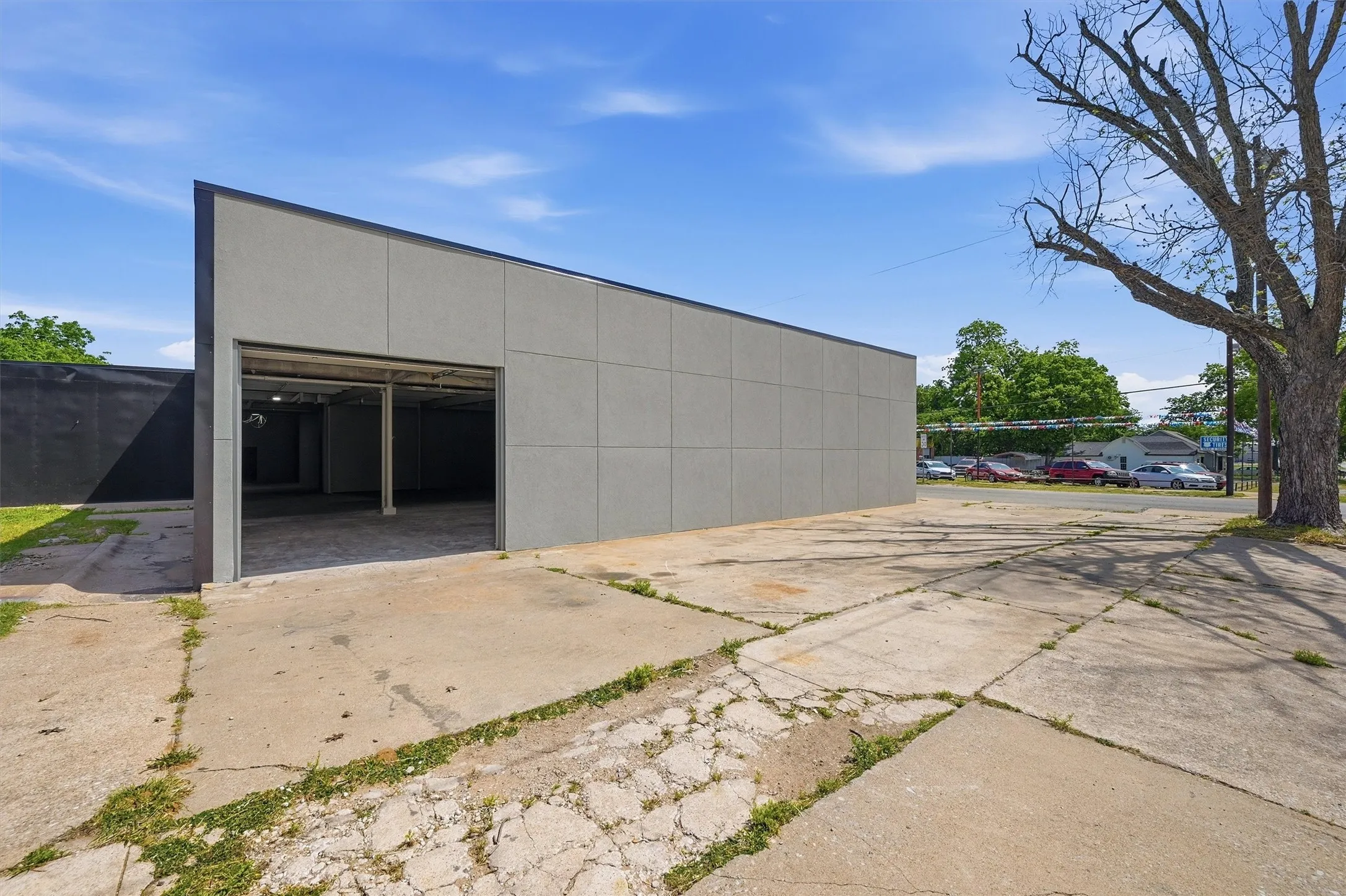 Industrial For Sale in Grayson County , 613 S Armstrong Avenue, Denison, Texas 75020, 0, 0, Garage spaces, 14,730 Sqft, built in 1975, mls#21233205, Real Estate Agent in Denison, Homes For Sale in Grayson county, Homes For Sale in Denison, Realtor in Denison Texas, Real Estate Brokerage Independent Realty Texas, Luminita Cordes Realtor