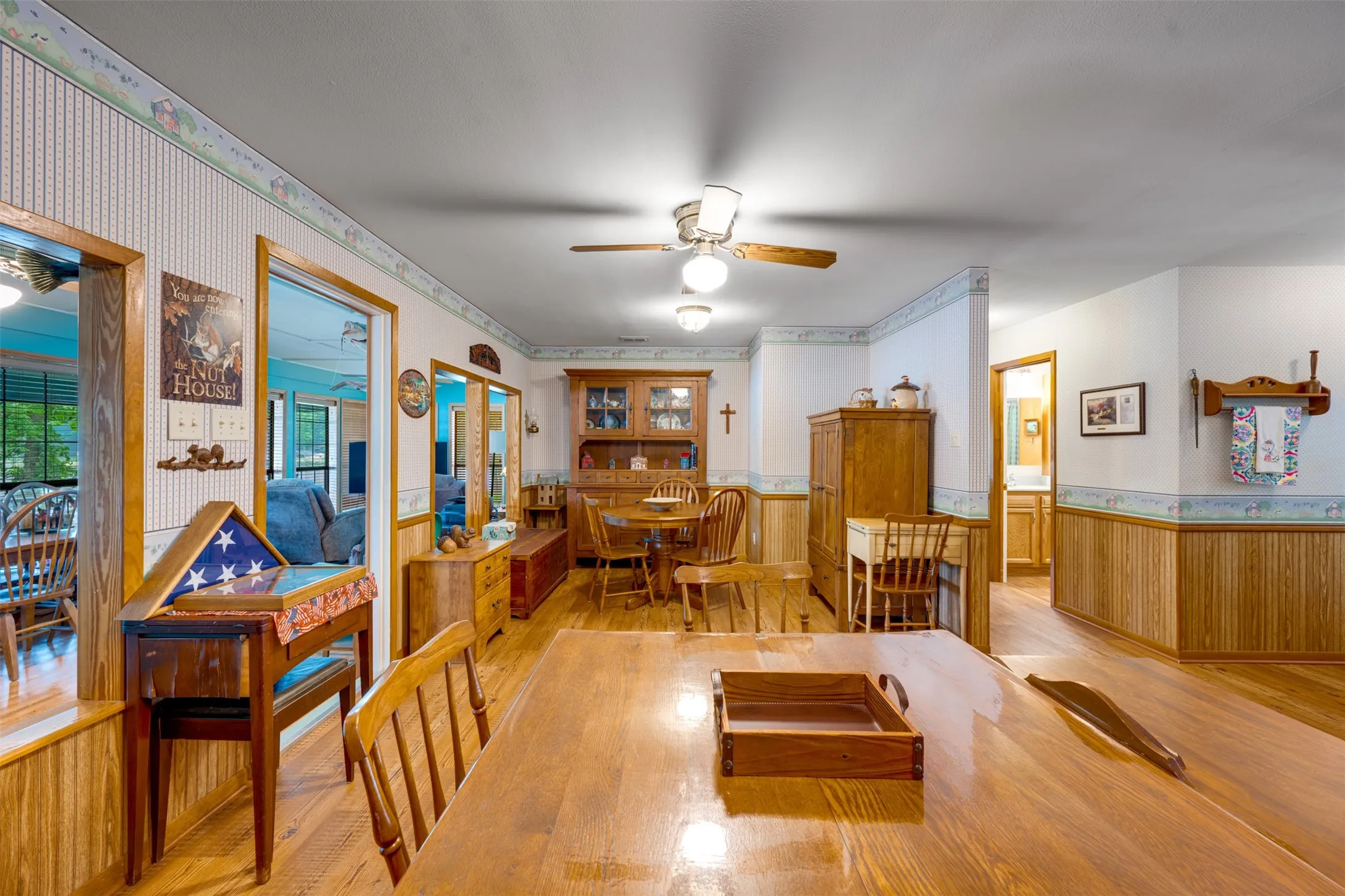 Single Family Residence For Sale in Anderson County , 20 Waco, Elkhart, Texas 75839, 2 Bedroom, 1 Bathroom, Garage spaces, 1,584 Sqft, built in 1990, mls#21266776, Real Estate Agent in Elkhart, Homes For Sale in Anderson county, Homes For Sale in Elkhart, Realtor in Elkhart Texas, Real Estate Brokerage Independent Realty Texas, Luminita Cordes Realtor