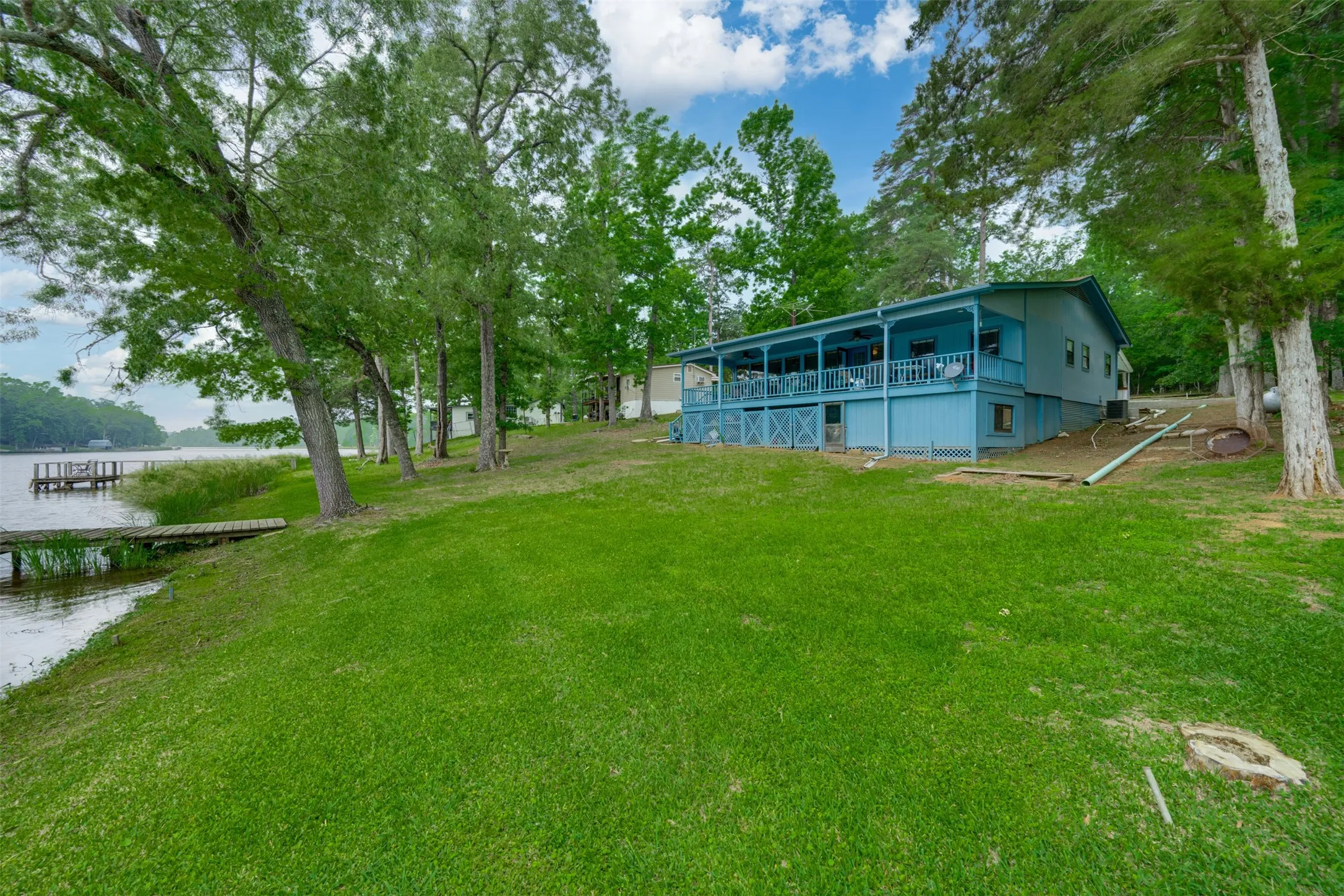 Single Family Residence For Sale in Anderson County , 20 Waco, Elkhart, Texas 75839, 2 Bedroom, 1 Bathroom, Garage spaces, 1,584 Sqft, built in 1990, mls#21266776, Real Estate Agent in Elkhart, Homes For Sale in Anderson county, Homes For Sale in Elkhart, Realtor in Elkhart Texas, Real Estate Brokerage Independent Realty Texas, Luminita Cordes Realtor