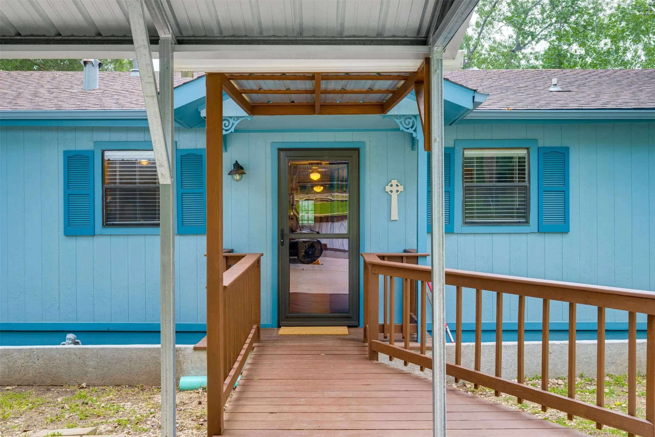 Single Family Residence For Sale in Anderson County , 20 Waco, Elkhart, Texas 75839, 2 Bedroom, 1 Bathroom, Garage spaces, 1,584 Sqft, built in 1990, mls#21266776, Real Estate Agent in Elkhart, Homes For Sale in Anderson county, Homes For Sale in Elkhart, Realtor in Elkhart Texas, Real Estate Brokerage Independent Realty Texas, Luminita Cordes Realtor